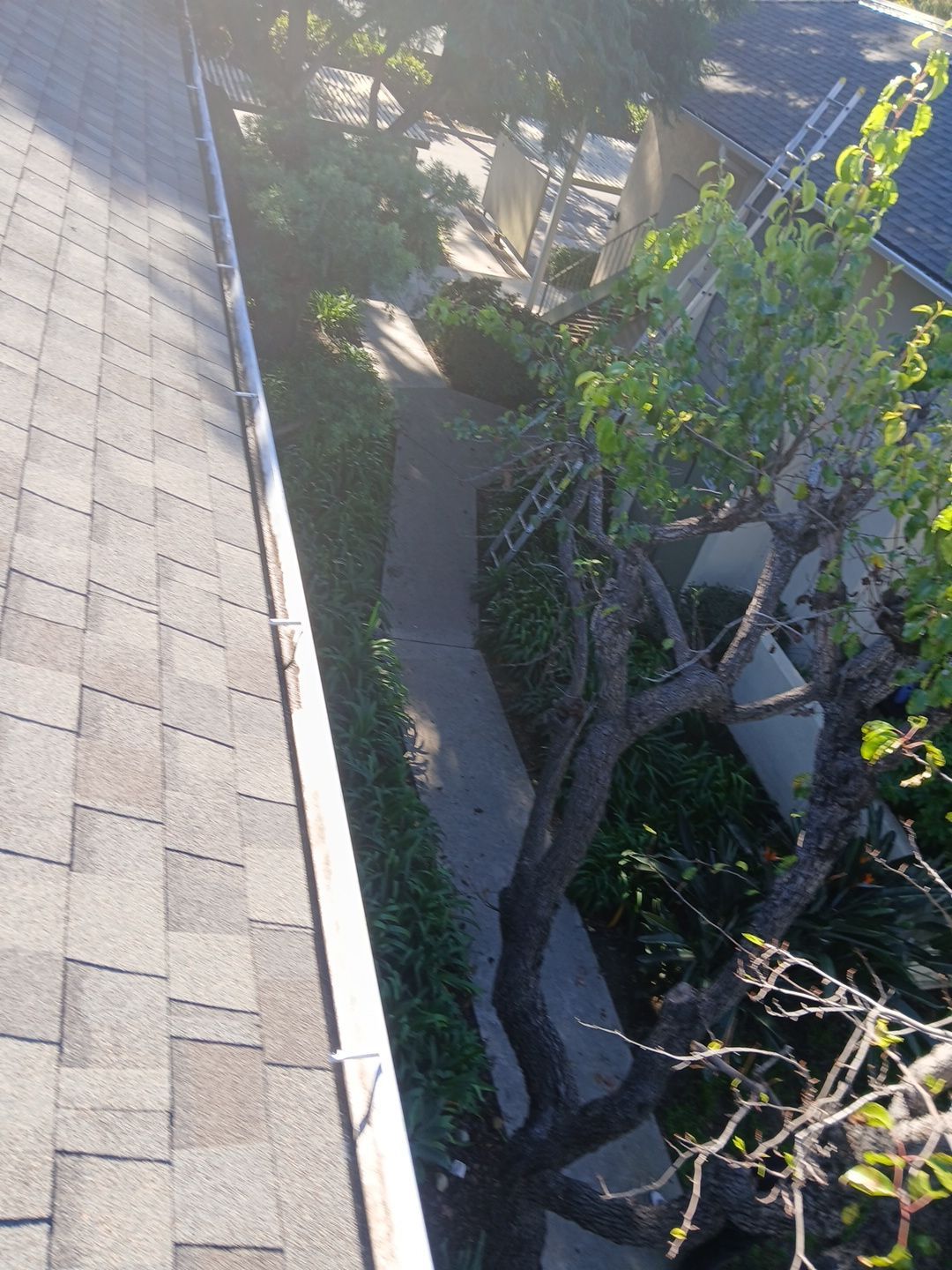 Commercial gutter cleaning Santa Barbara, CA after photo with clean gutters