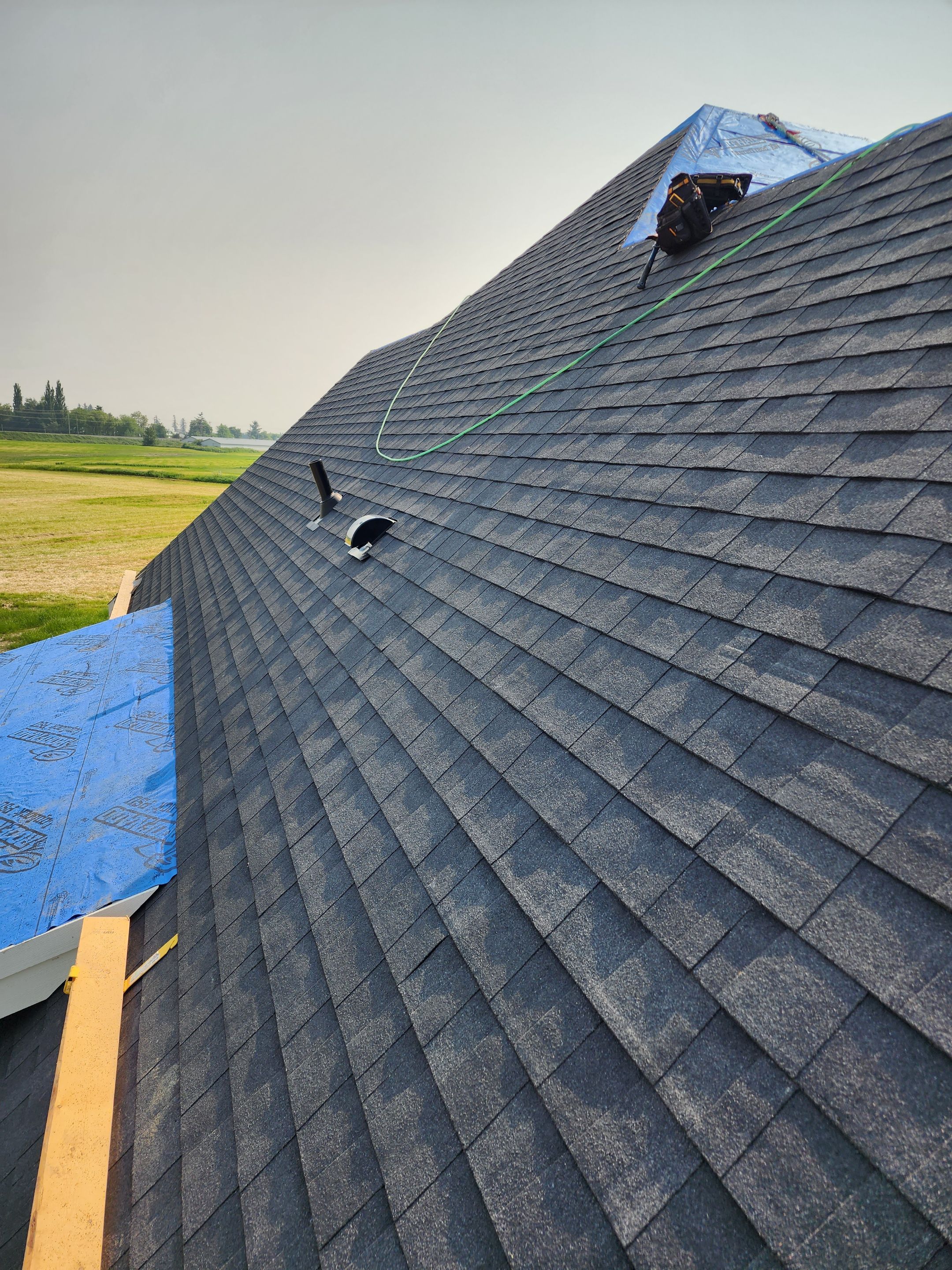 Residential Roofing Installation using OC Oakridge shingles by Top Notch Roofing Inc