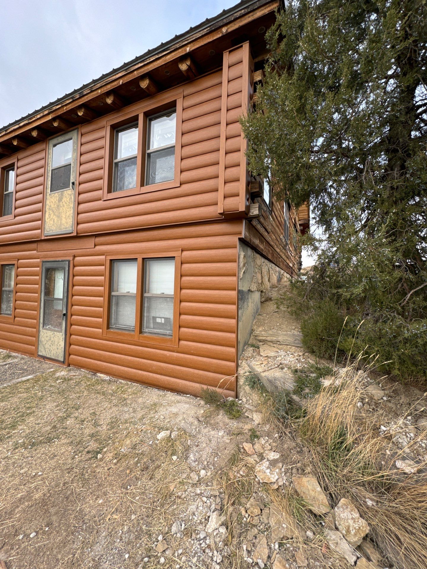 Siding Installation using Log Siding by Lynnrich Seamless Siding, Windows & Doors
