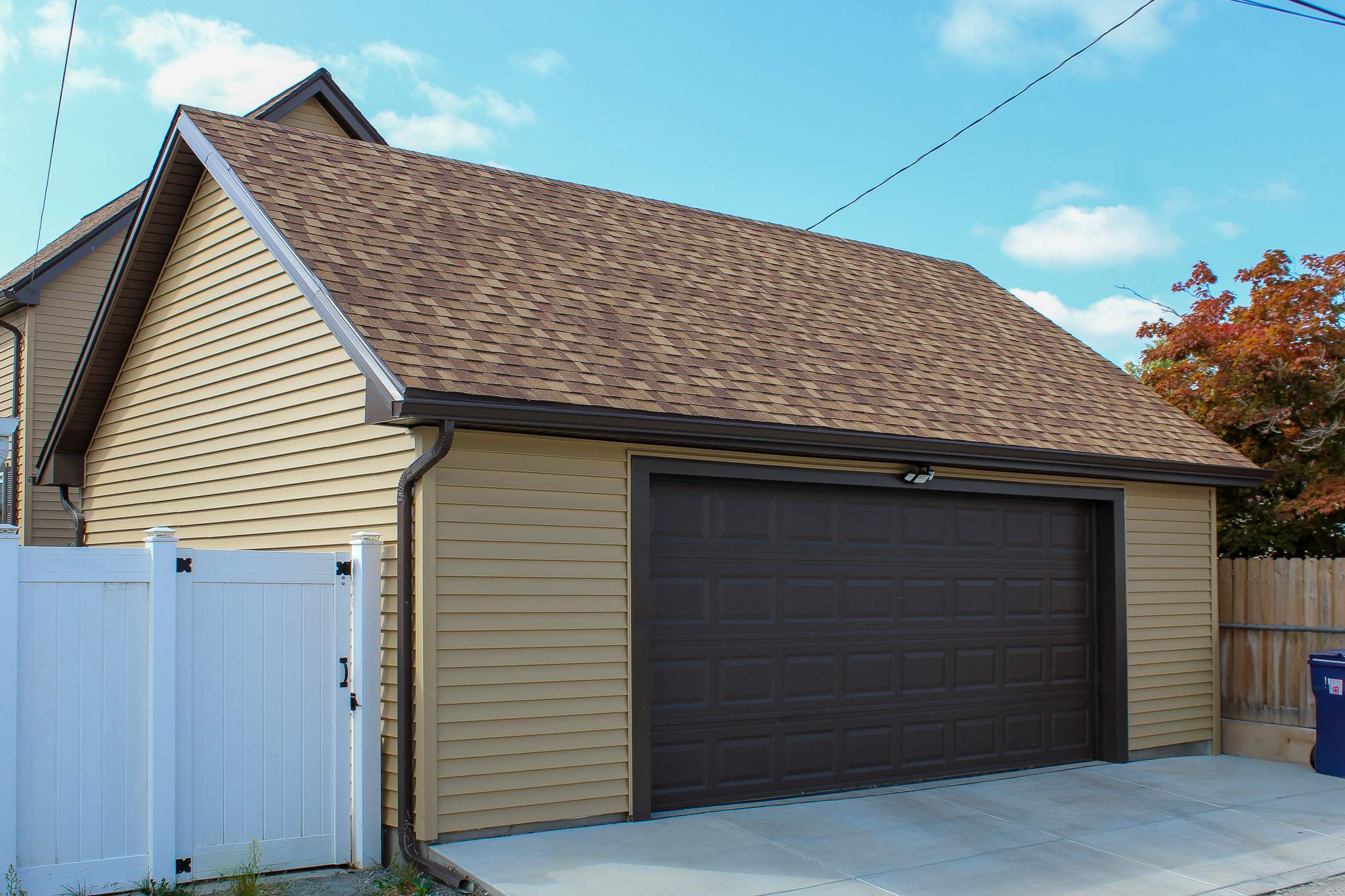 Garage by Ivy Lea Construction