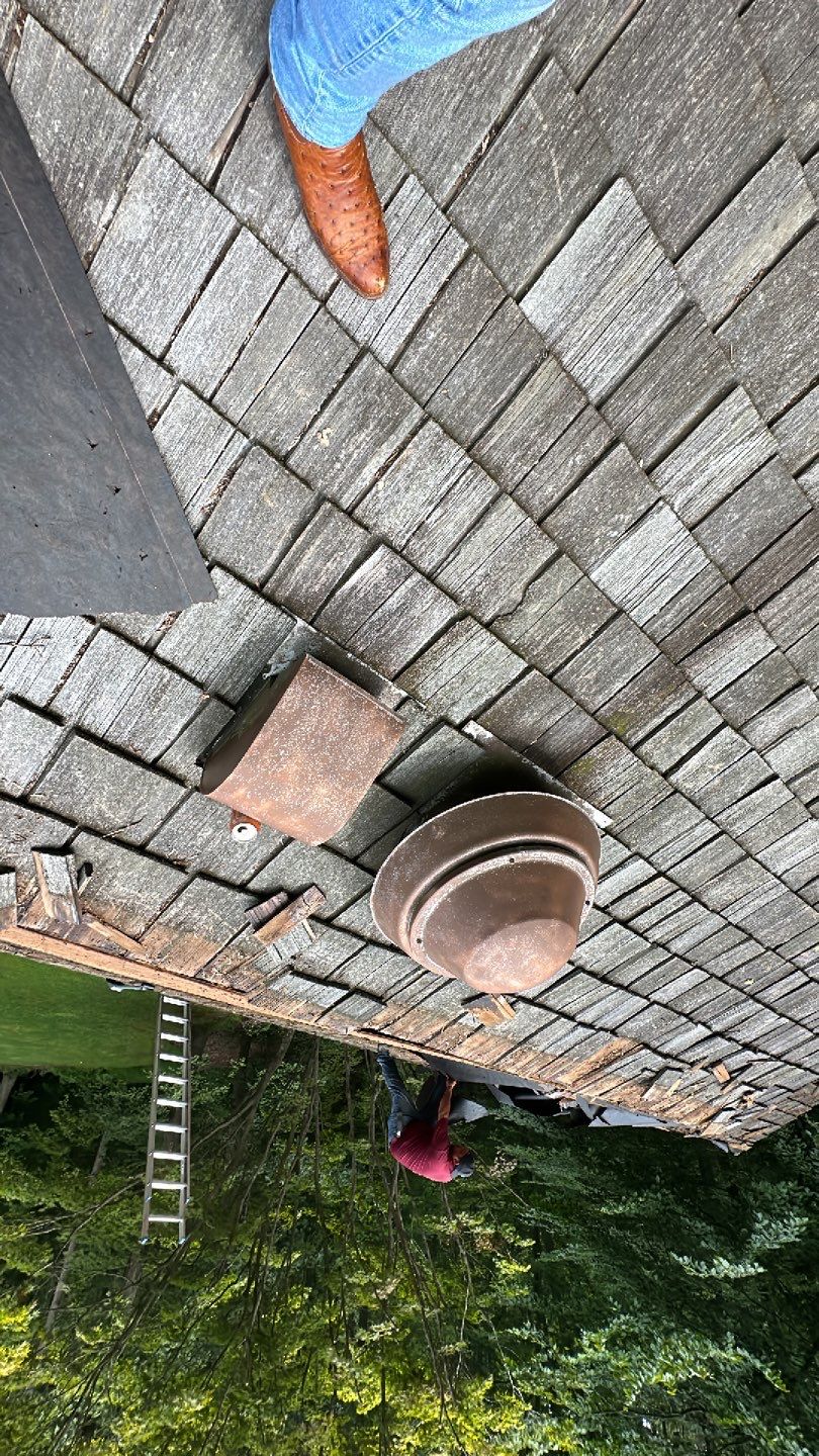 Fairfax Station: CertainTeed Landmark Pro Designer Shingles in Max Def Resawn Shake by RM Banning, Inc.