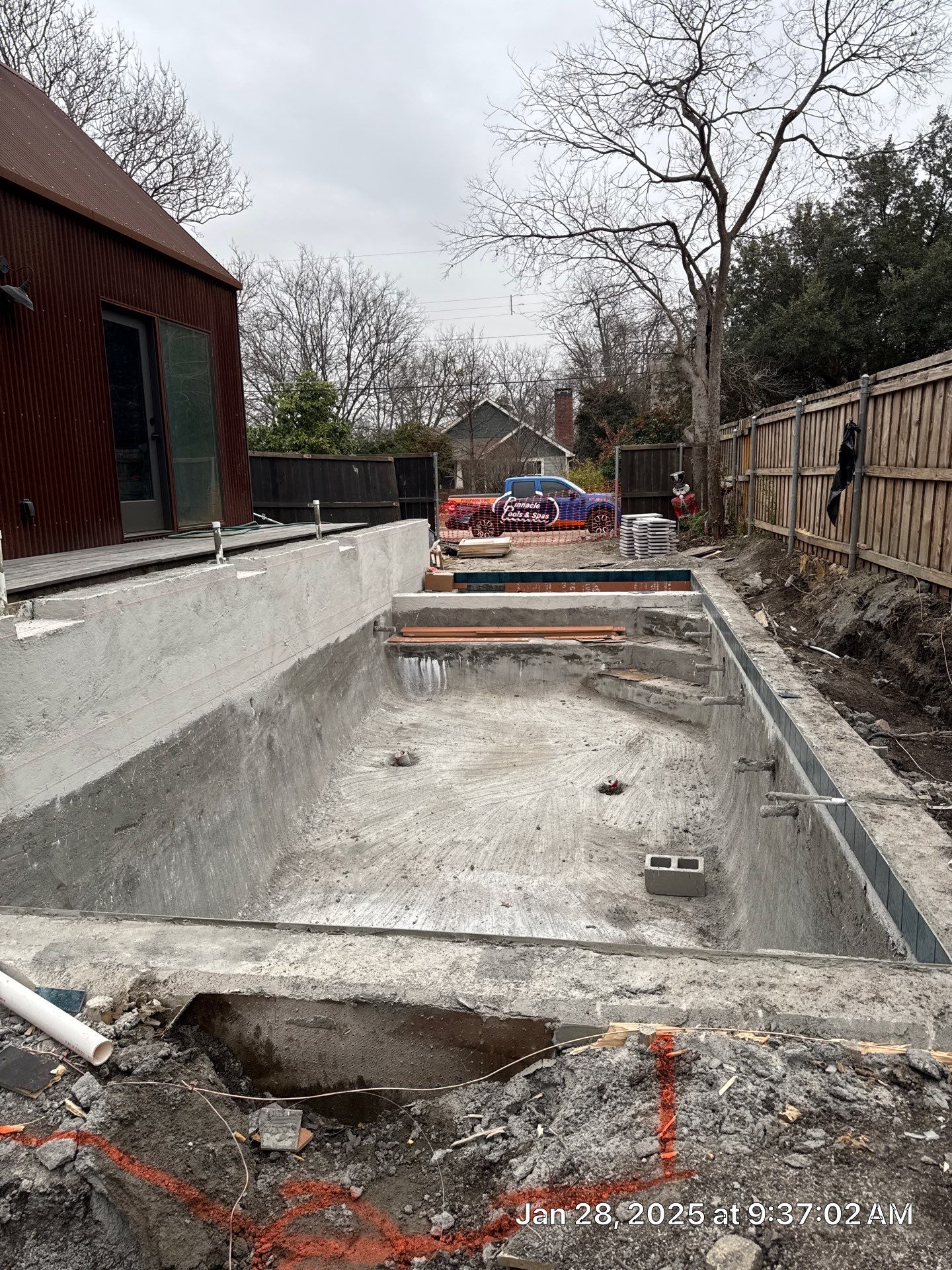 Modern Pool with Fire Wall by Pinnacle Pools and Spas - DFW