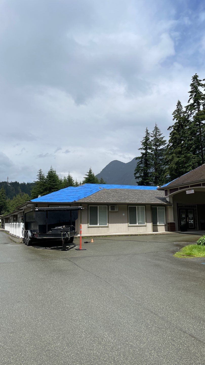 Residential ReRoofing Installation using OC Oakridge shingles by Top Notch Roofing Inc