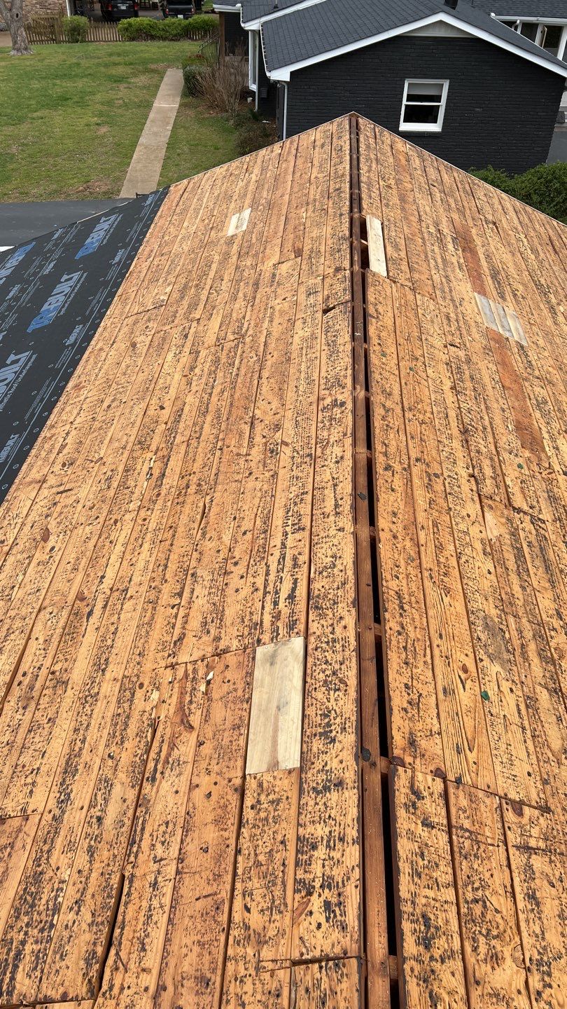 Residential Roofing Installation using Owens Corning Oakridge Roofing System by Undersun Roofing 