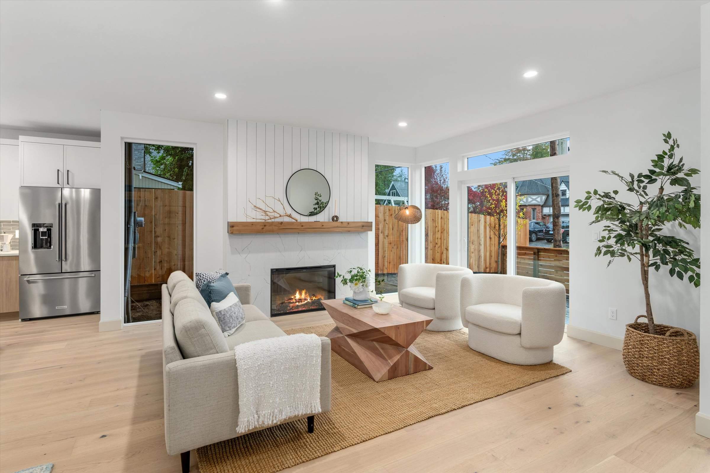 Maple Leaf 6-unit new construction by LinMak Construction