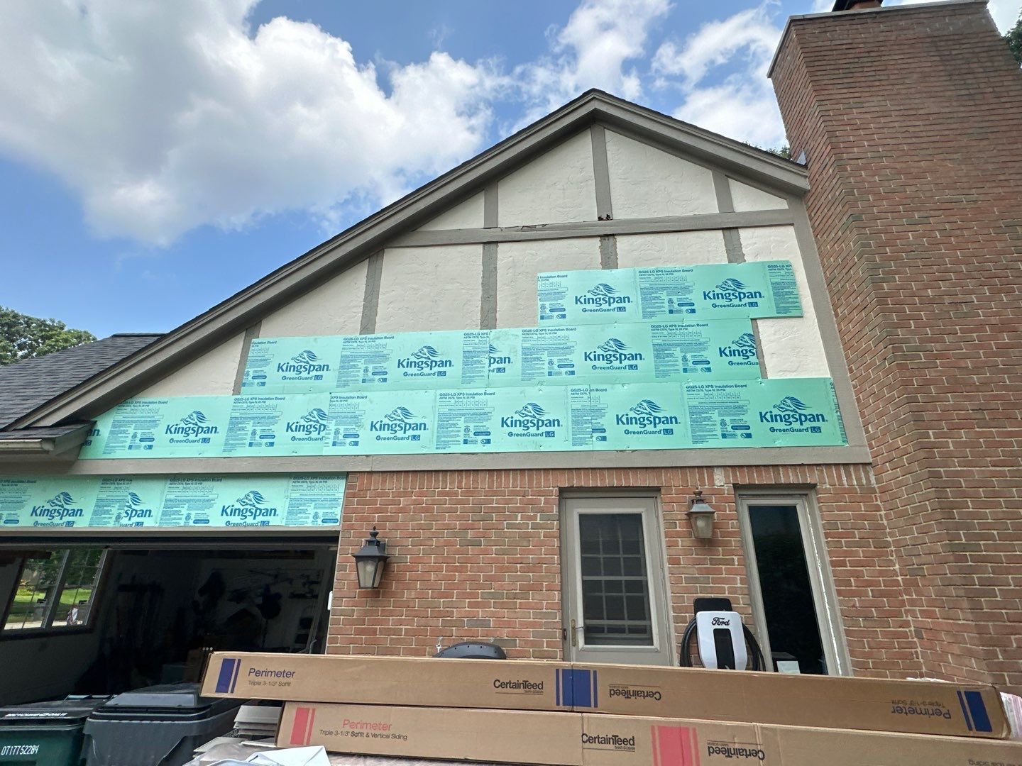 Roof Replacement using Owens Corning Peppercorn and Siding Replacement using Ascend Charcoal Smoke by 180 Contractors