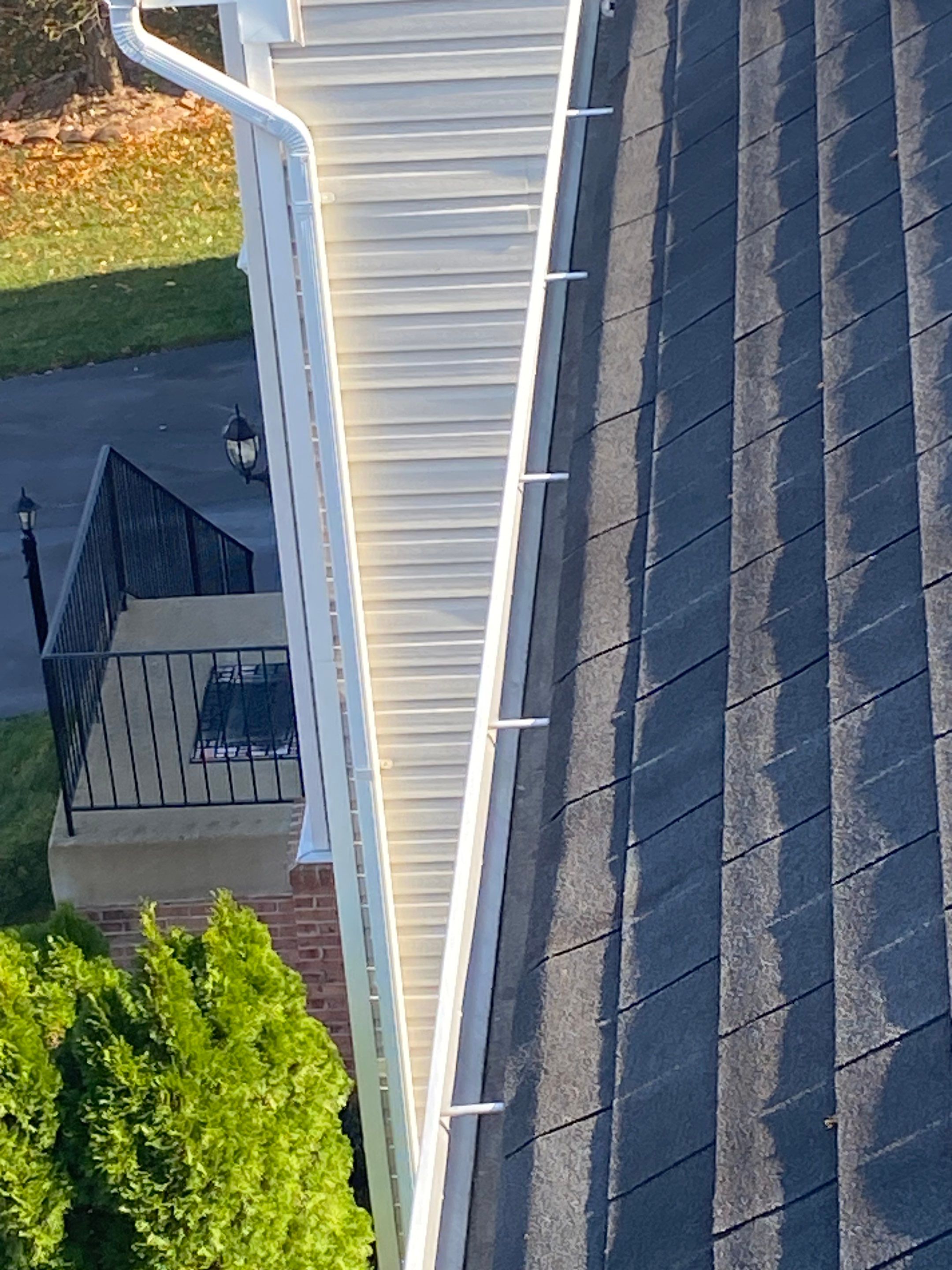 Woodbridge CertainTeed Landmark Roof in Charcoal Black by RM Banning, Inc.