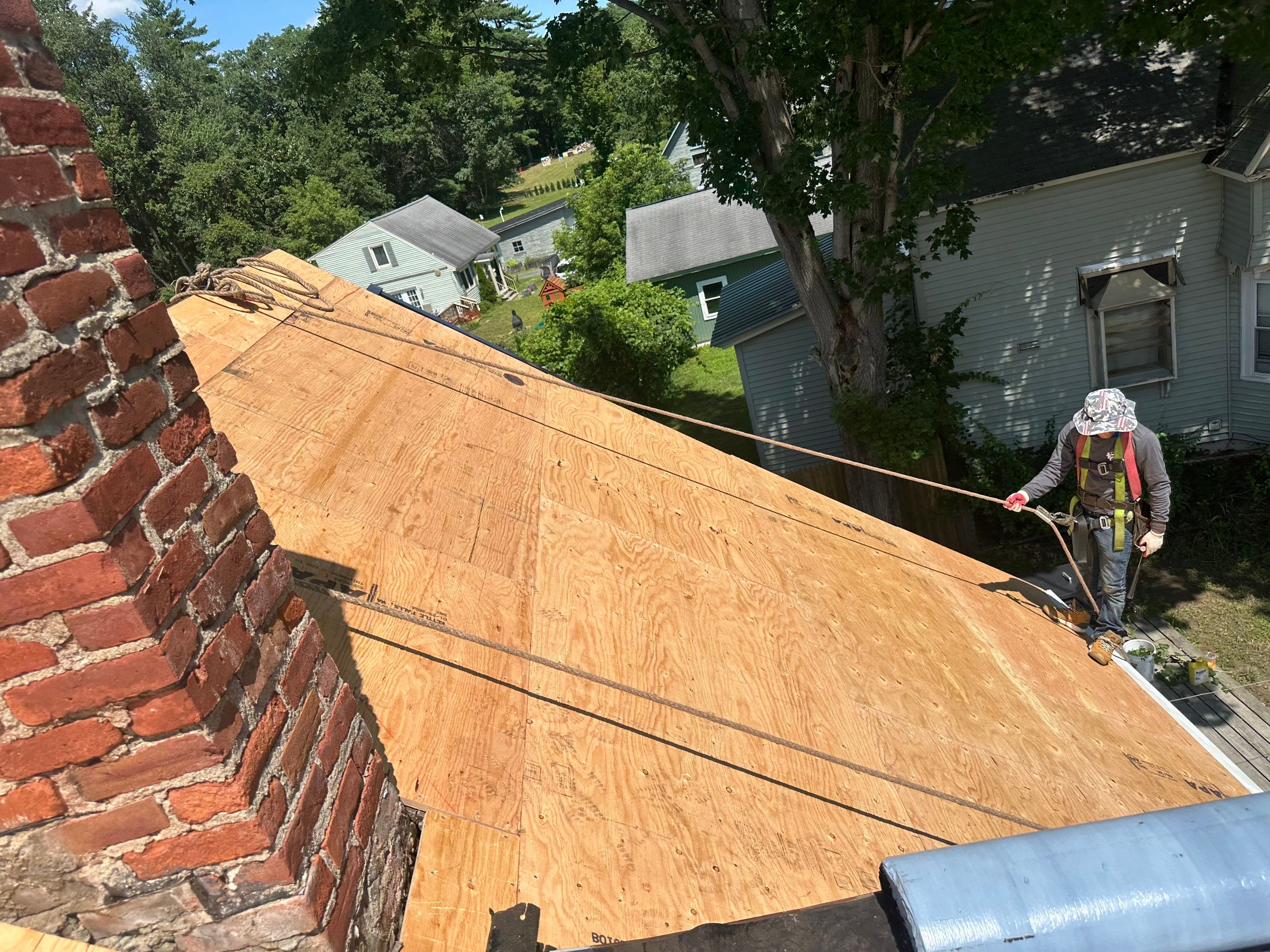 π‘ Another happy homeowner in Claremont, NH! πͺ by Tall pine roofing