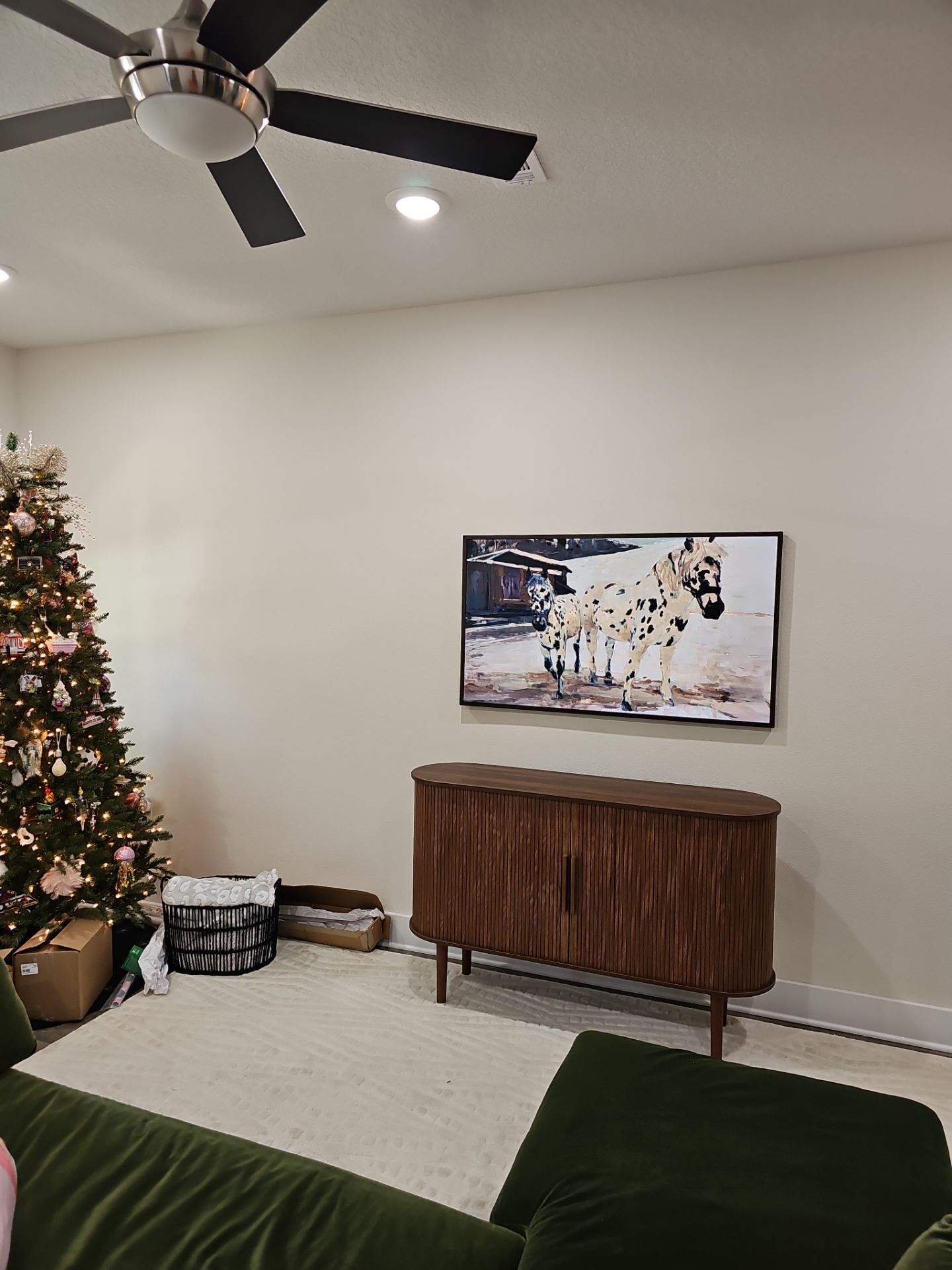 Lifestyle TV & Frame TV Installation Projects by Hangman Mounting & Installation 