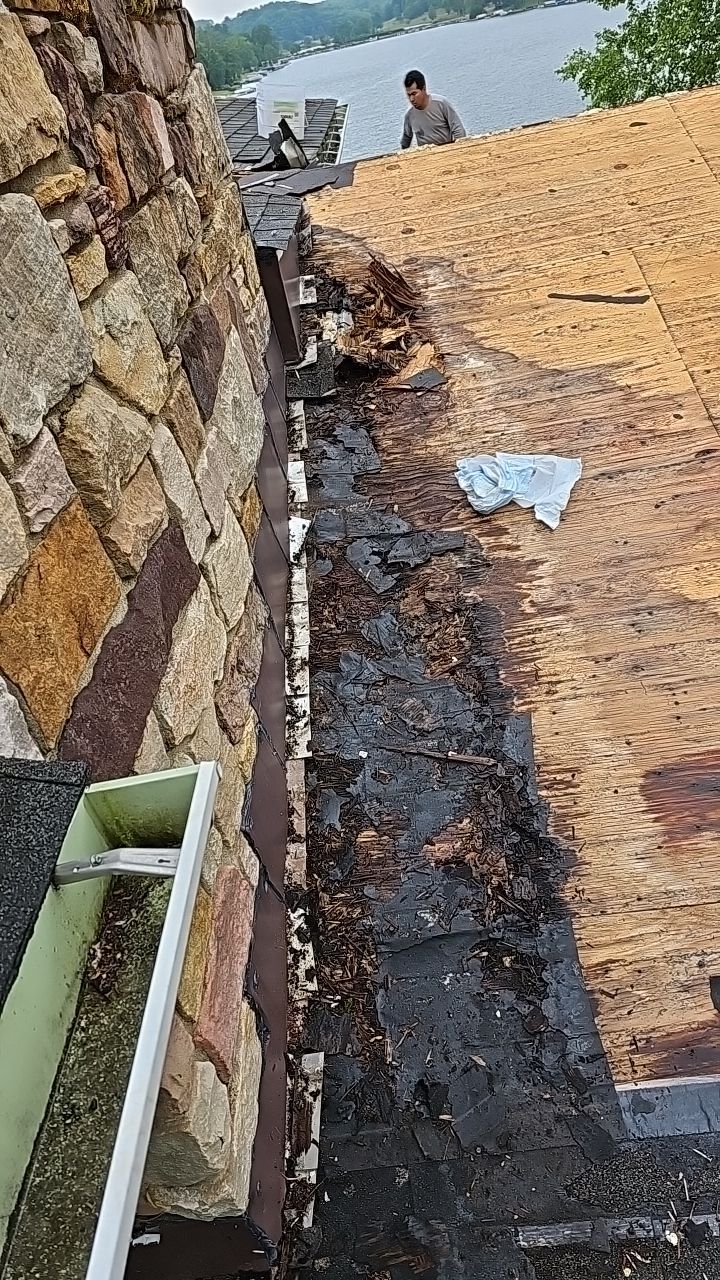 ATLAS PINNACLE HP W/SCOTCHGARD COLOR: WEATHERED WOOD by Eagle Eye Roofing