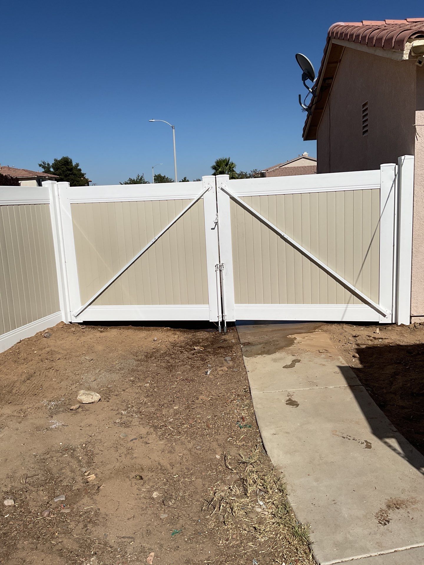 Fence Installation using Vinyl by Fence Guys Inc.