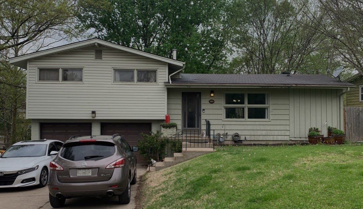 White Craneboard Siding and Heartland Window Installation in Parkville by EEC Windows, Siding & Roofing