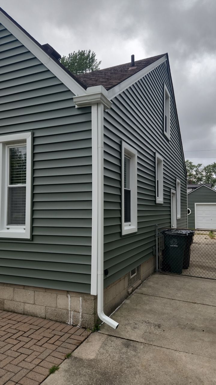 Siding Replacement using CertainTeed Restoration Classic D5 Forest Green by 180 Contractors