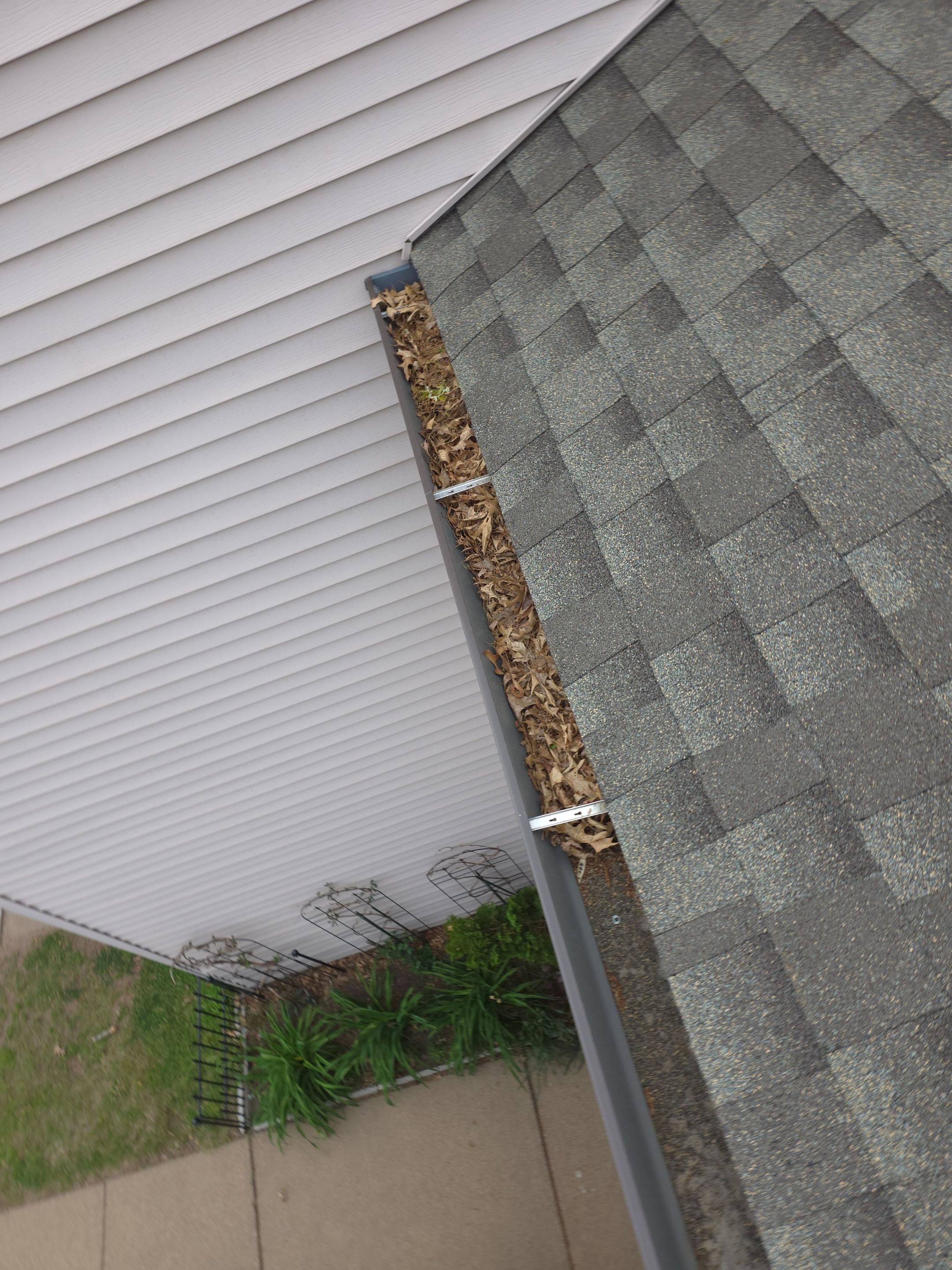 HOA gutter cleaning before photo