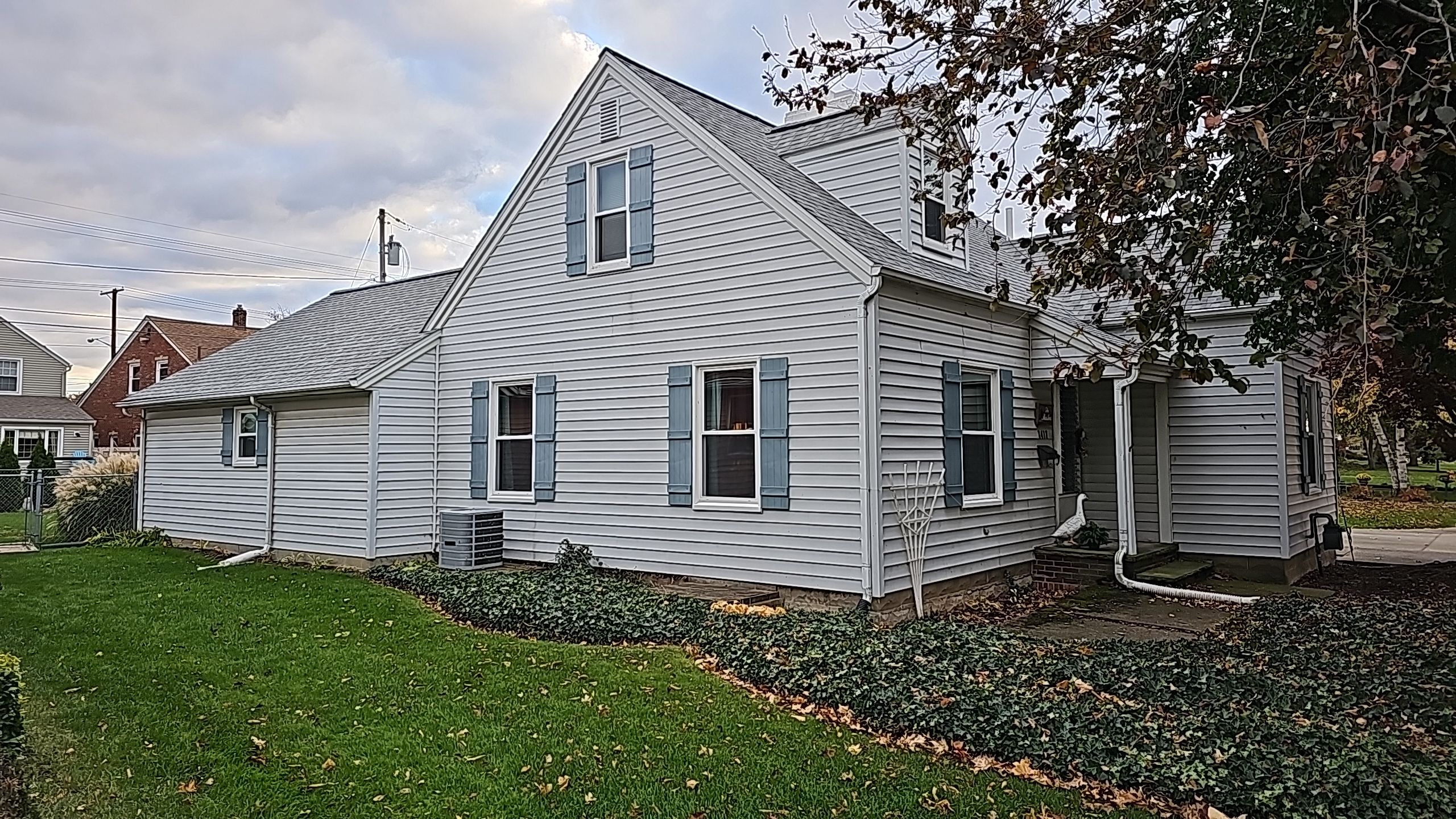 CertainTeed Restoration, Color, Midnight by Eagle Eye Roofing