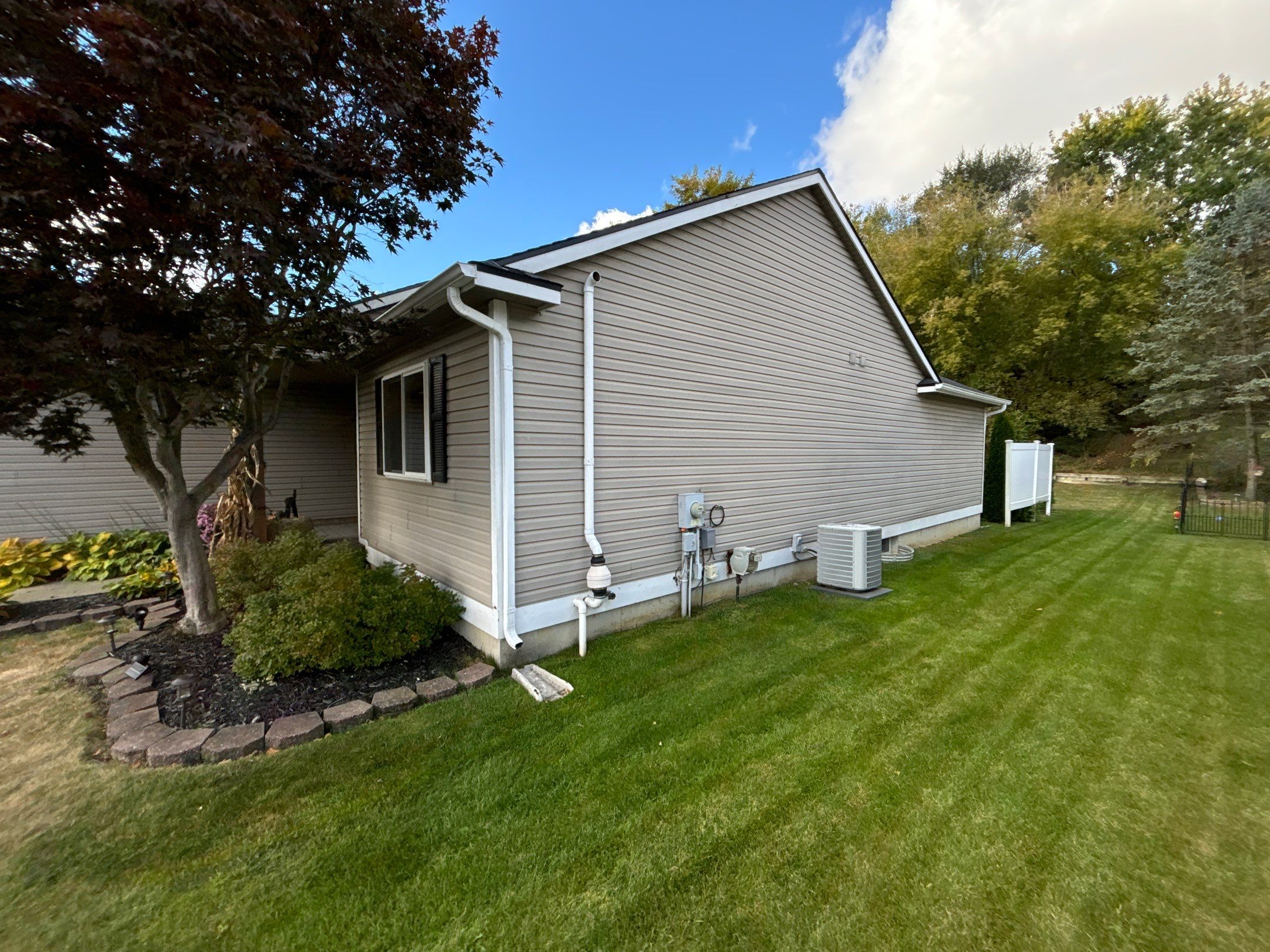 Siding Replacement using Alside Charter Oak D4.5" Riveria Dusk by 180 Contractors