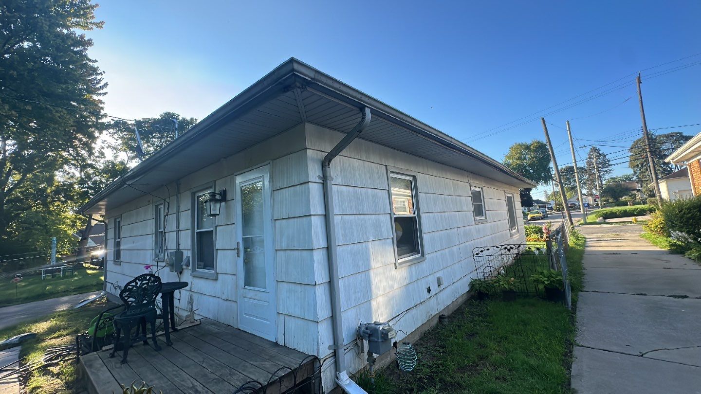 Siding Replacement using CertainTeed Restoration Classis D4 by 180 Contractors