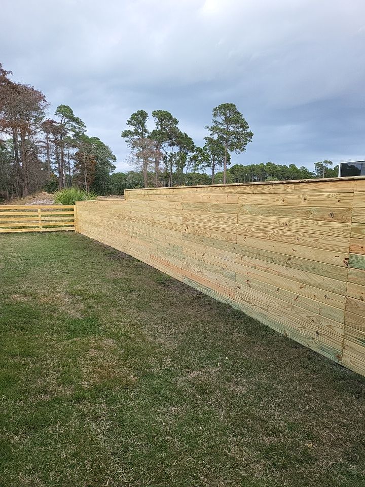 You can never go wrong with Horizontal by Hip Square Fence Inc.