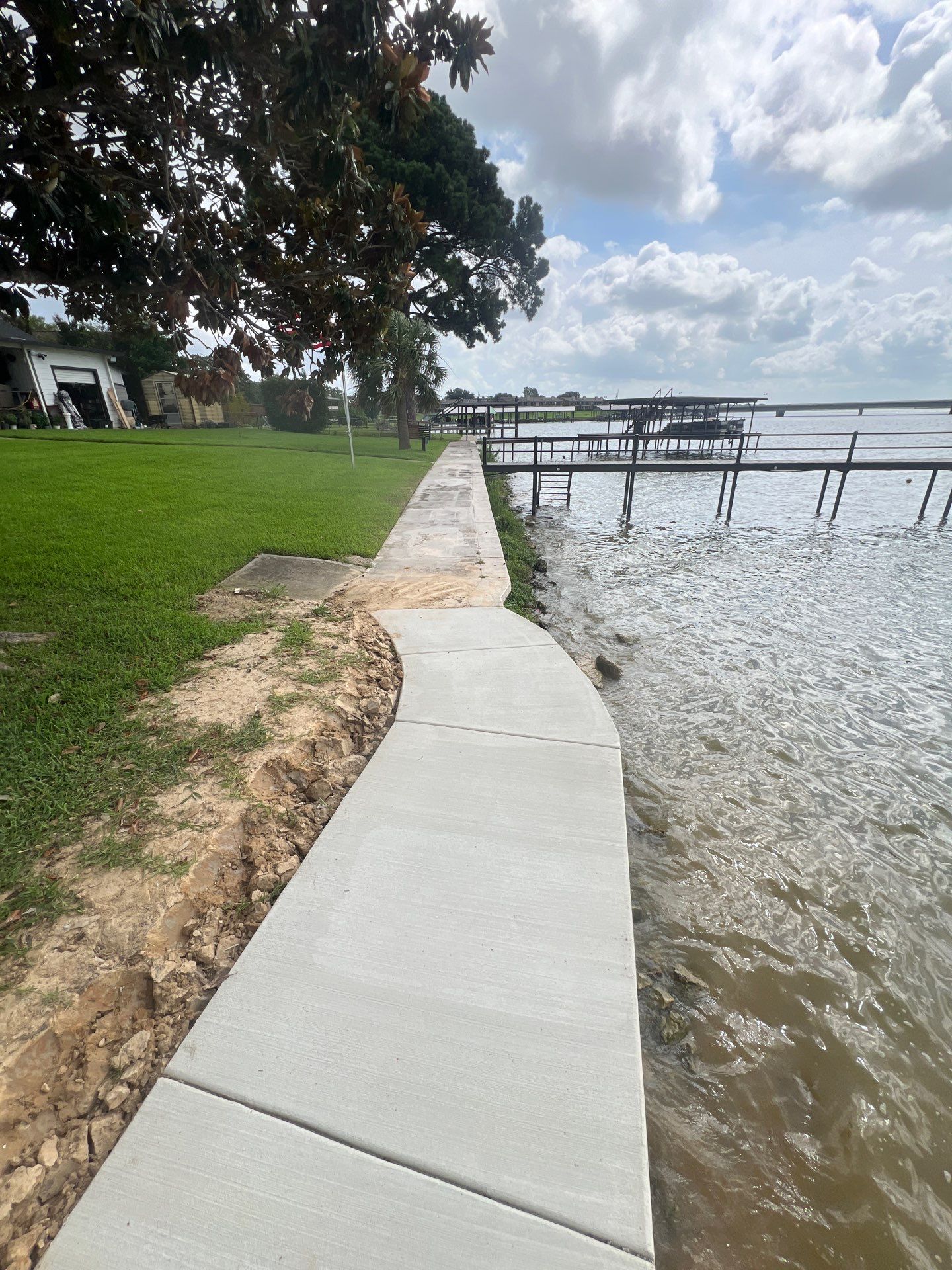 Concrete Retaining Cap Sidewalk in Gun Barrel City by Rodriguez Concrete Construction
