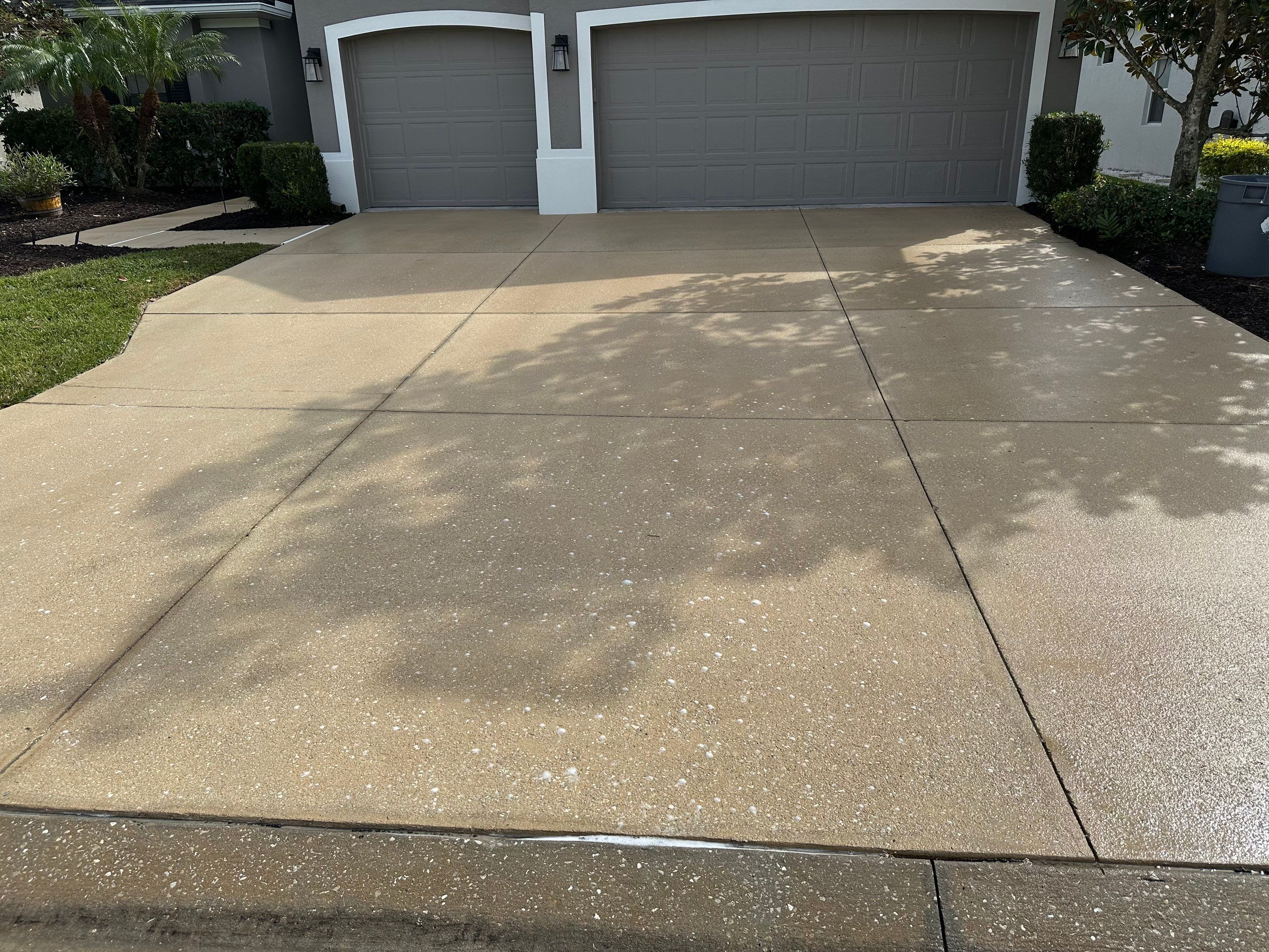 House Wash, Lanai Cleaning, and Driveway Cleaning by Sunshine AquaWash