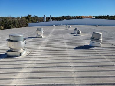 Wide angle view of a completed flat roof system