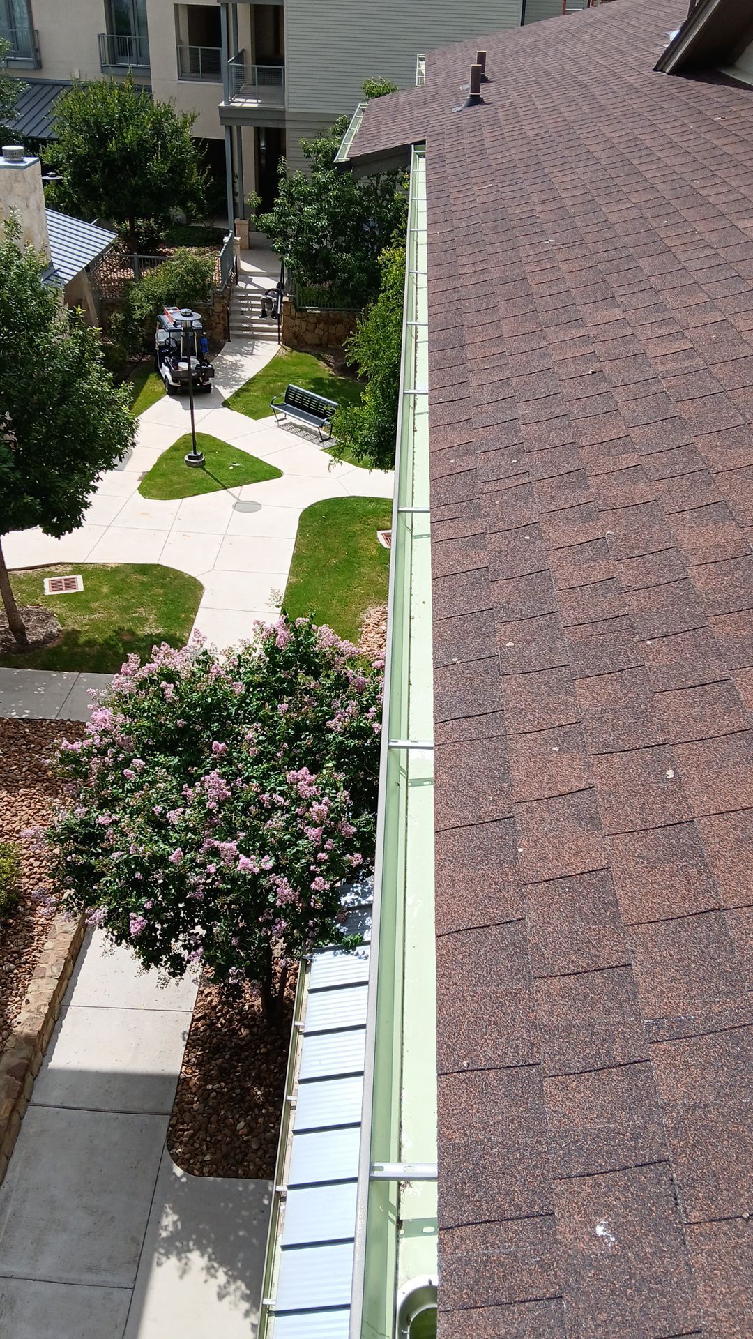 HOA gutter cleaning after photo.