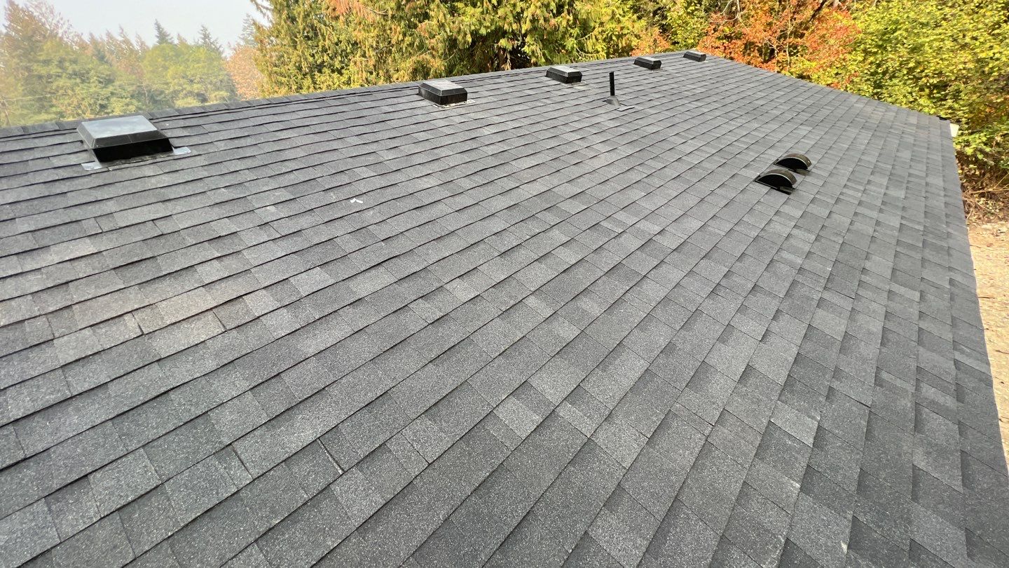 Residential Roofing Installation using OC Oakridge shingles by Top Notch Roofing Inc