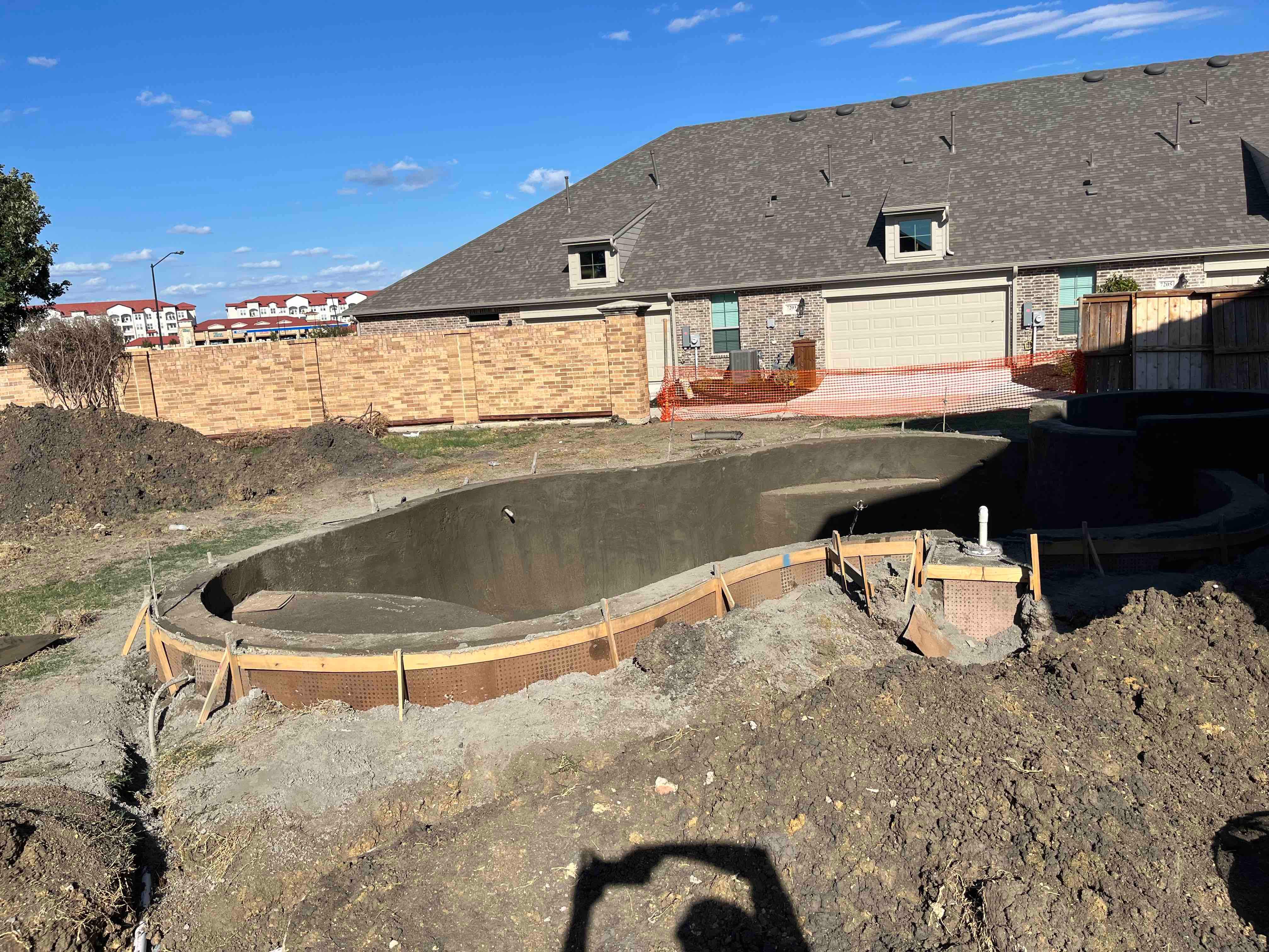 Freeform Pool with Raised Spa and Tanning Ledge by Pinnacle Pools and Spas - DFW