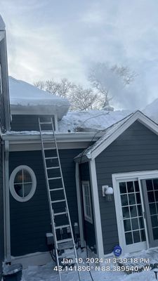 Roof Snow And Ice Dam Removal using Steamer