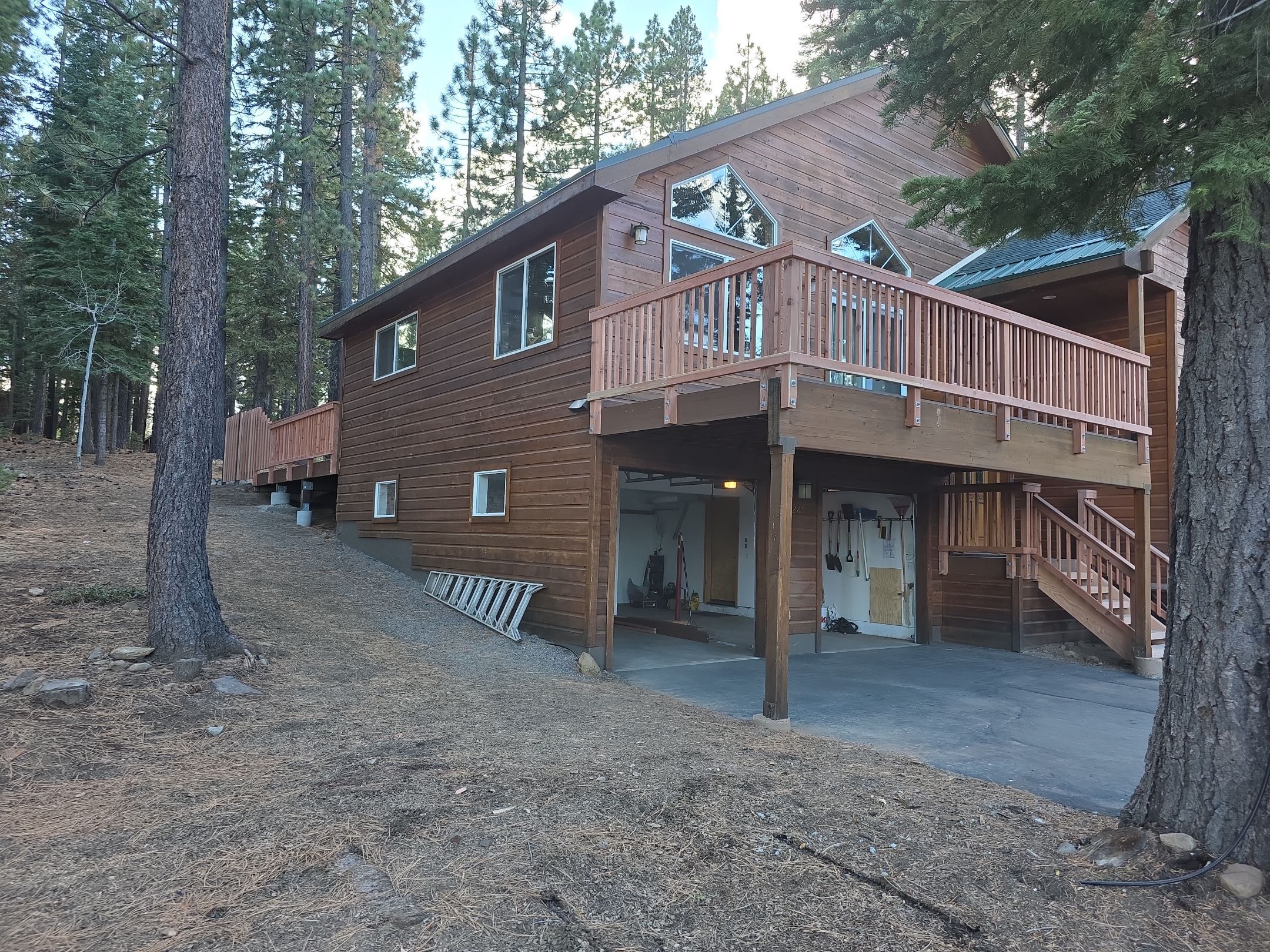 Decks/Patio by The Tahoe Tradesman