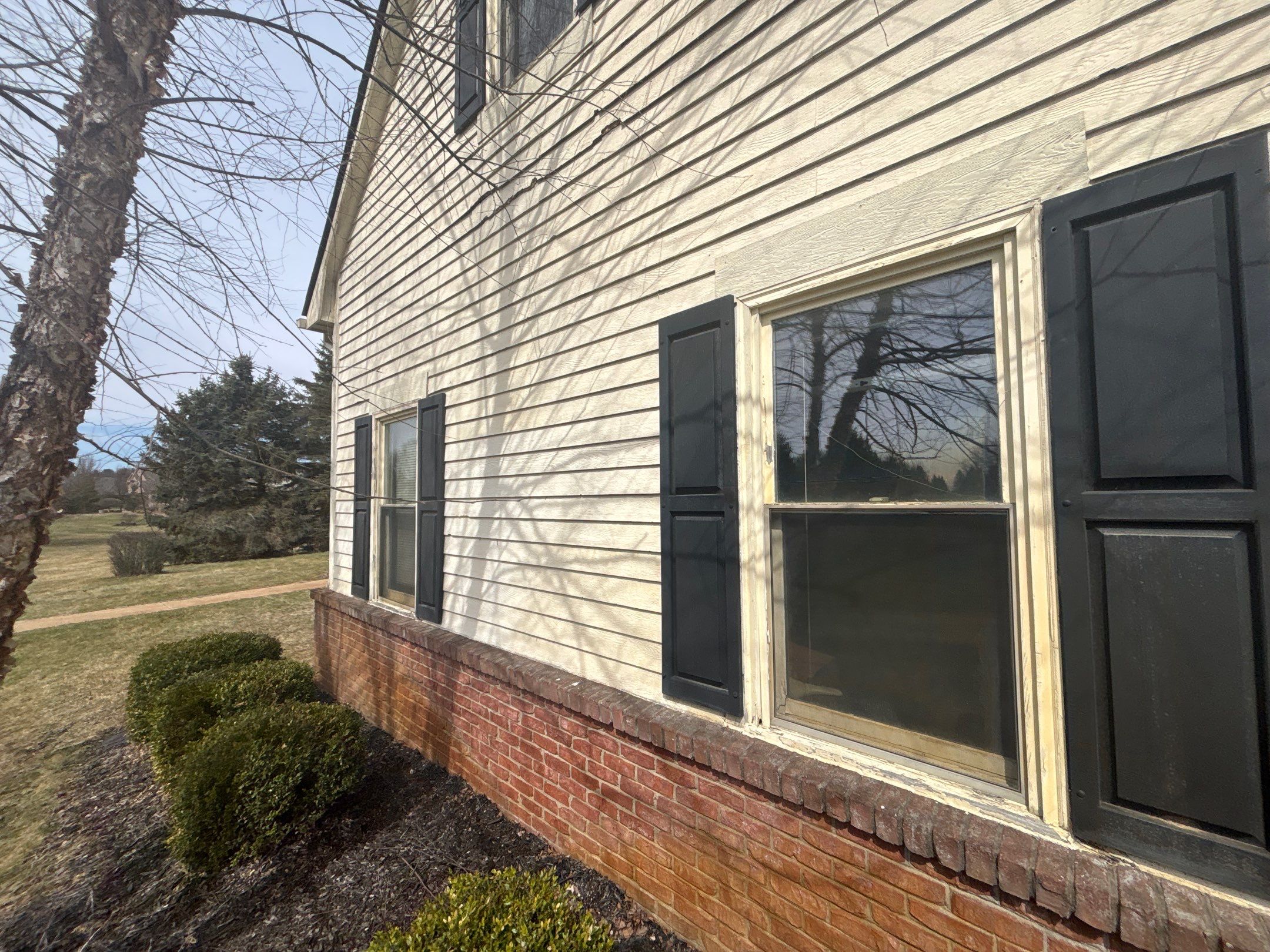 Siding Replacement using Alside S7 Cedar Mill Grain Pebble by 180 Contractors