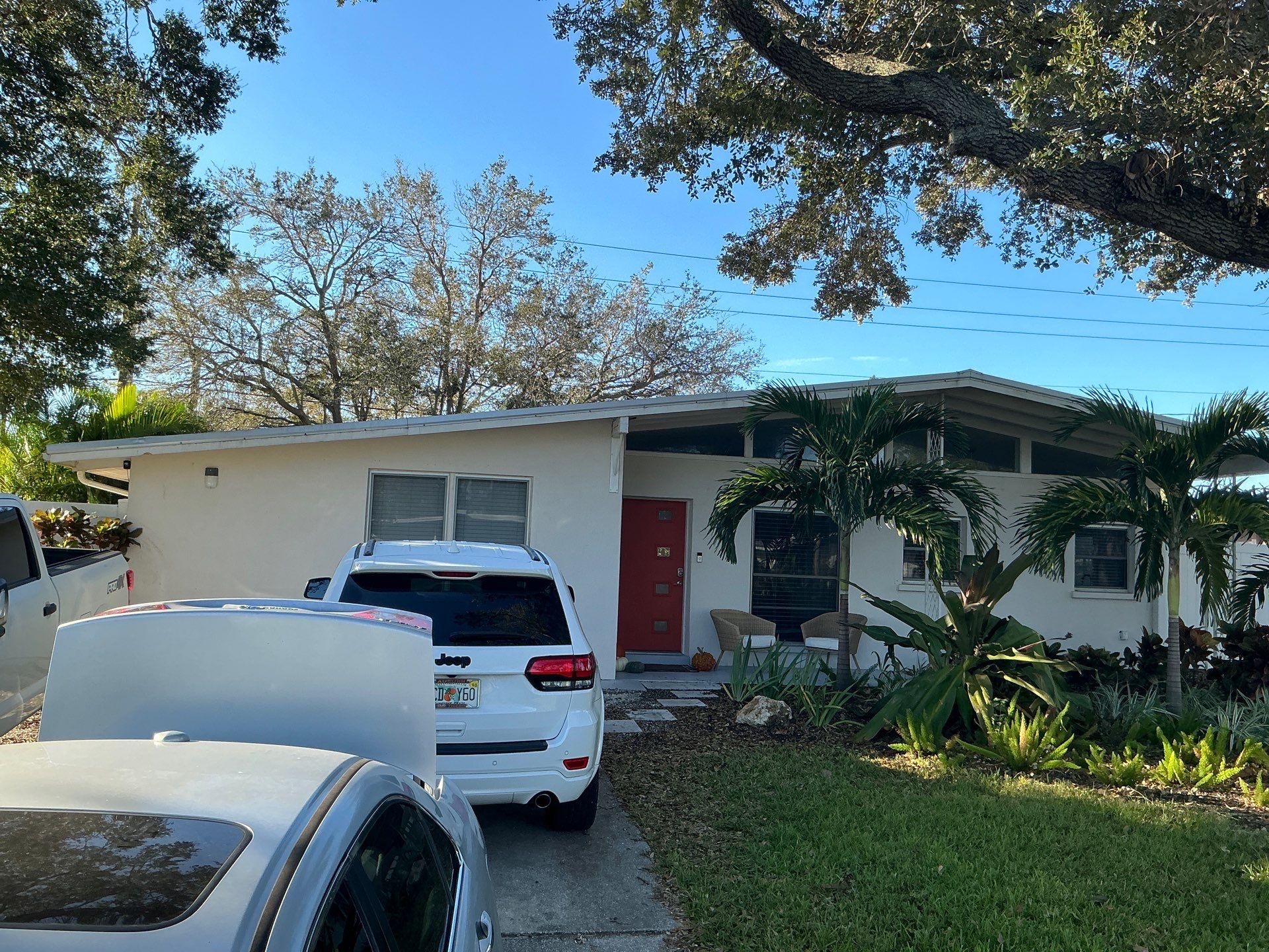 6 Inch Seamless Gutters using White Seamless Gutters in Sarasota FL by Gutter Professors