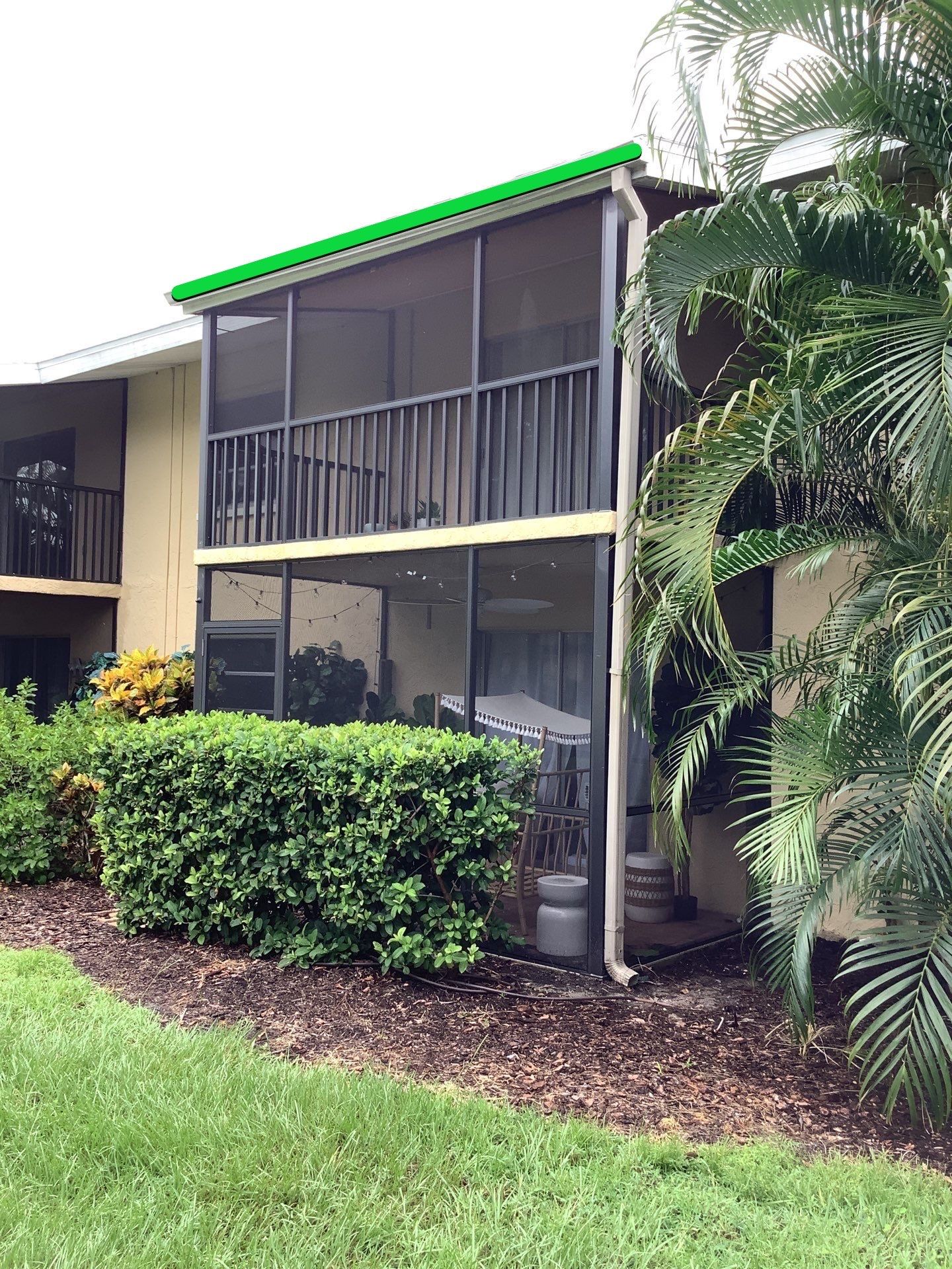 Aluminum Seamless Gutters using seal gutters in Sarasota Fl by Gutter Professors