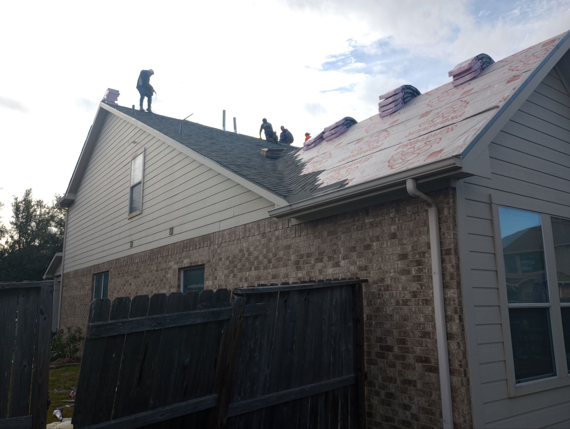 Residential Roofing Installation using Owen's Corning Duration (Lifetime) Shingles by Roof Repair Company