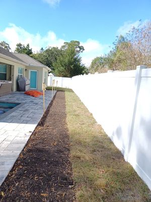 Venice, FL 6 ft. Tall White Vinyl Privacy Fence 
