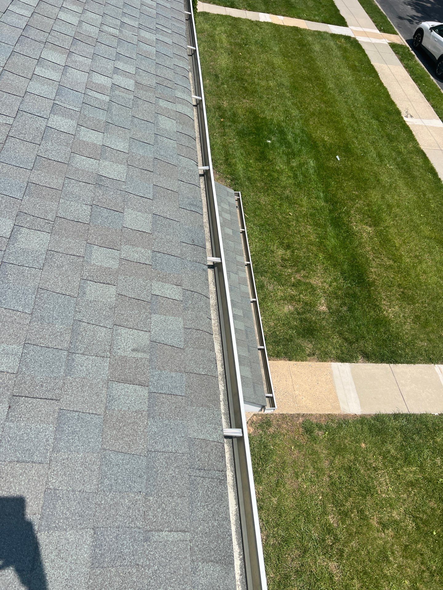 HOA gutter cleaning after photo.