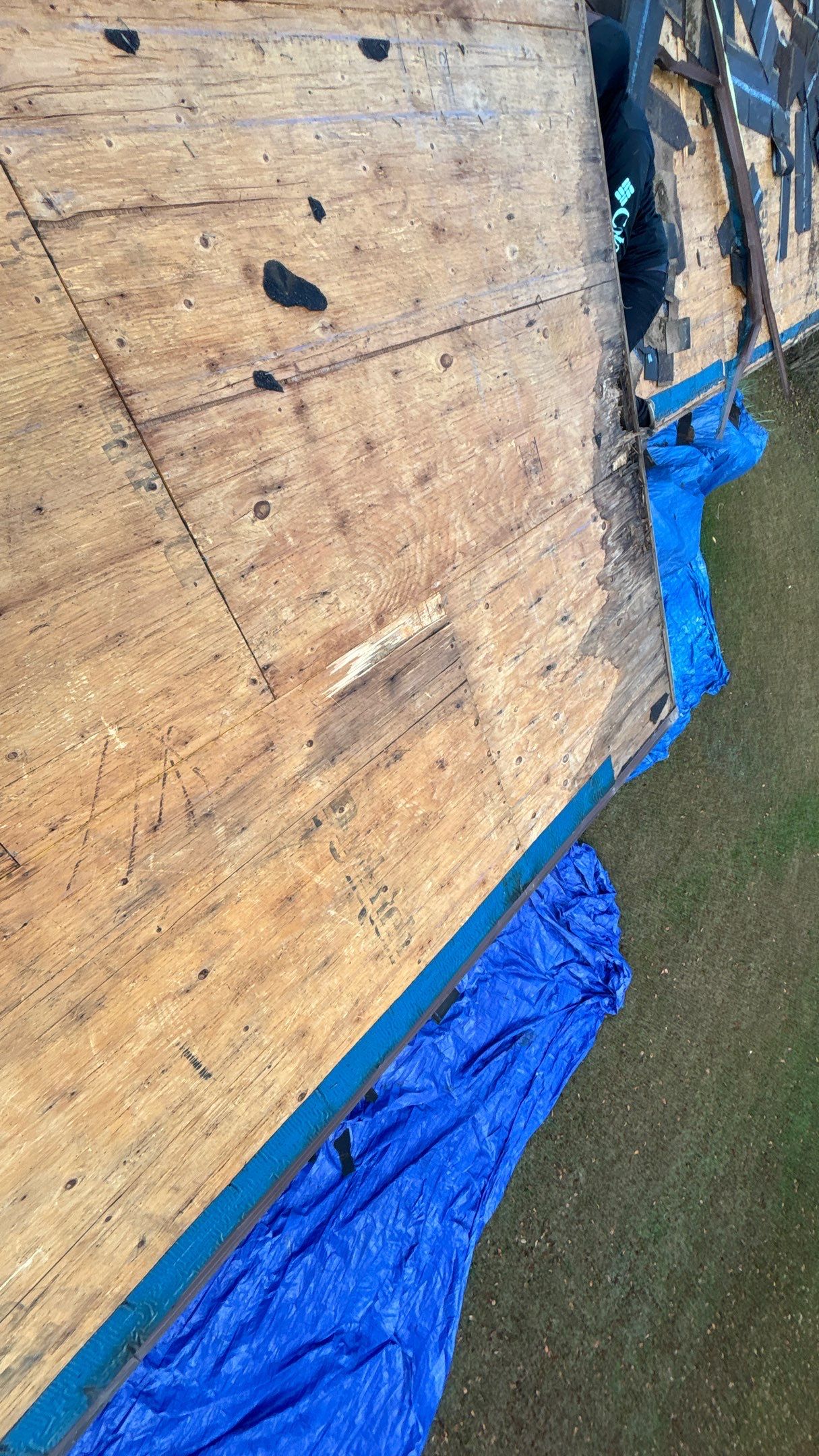 Roof Replacement using Owens Corning Sand Castle and Siding Replacement using Odyssey Plus D4" Wood Grain by 180 Contractors