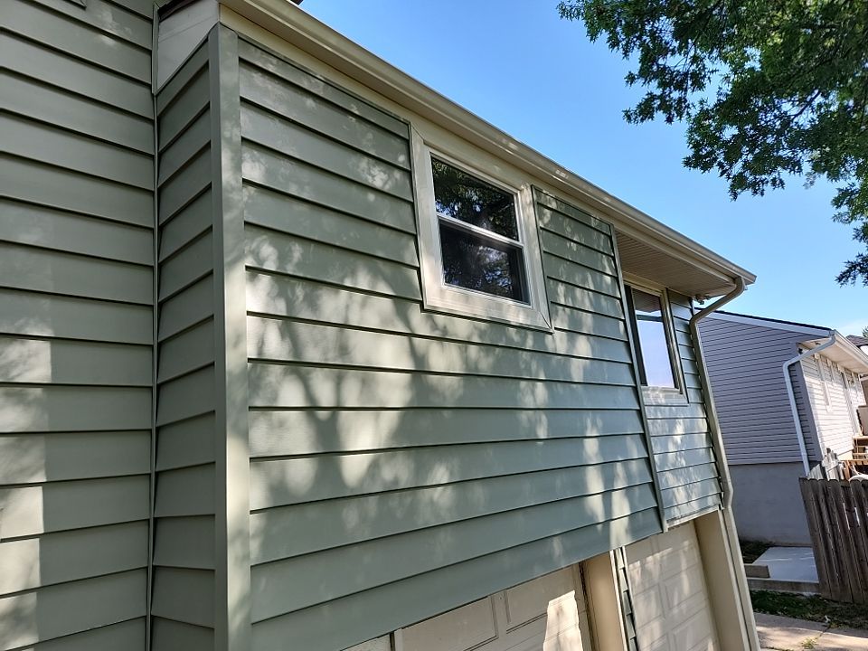 Siding Installation using Crane board D7 by EEC  Windows, Siding & Roofing 