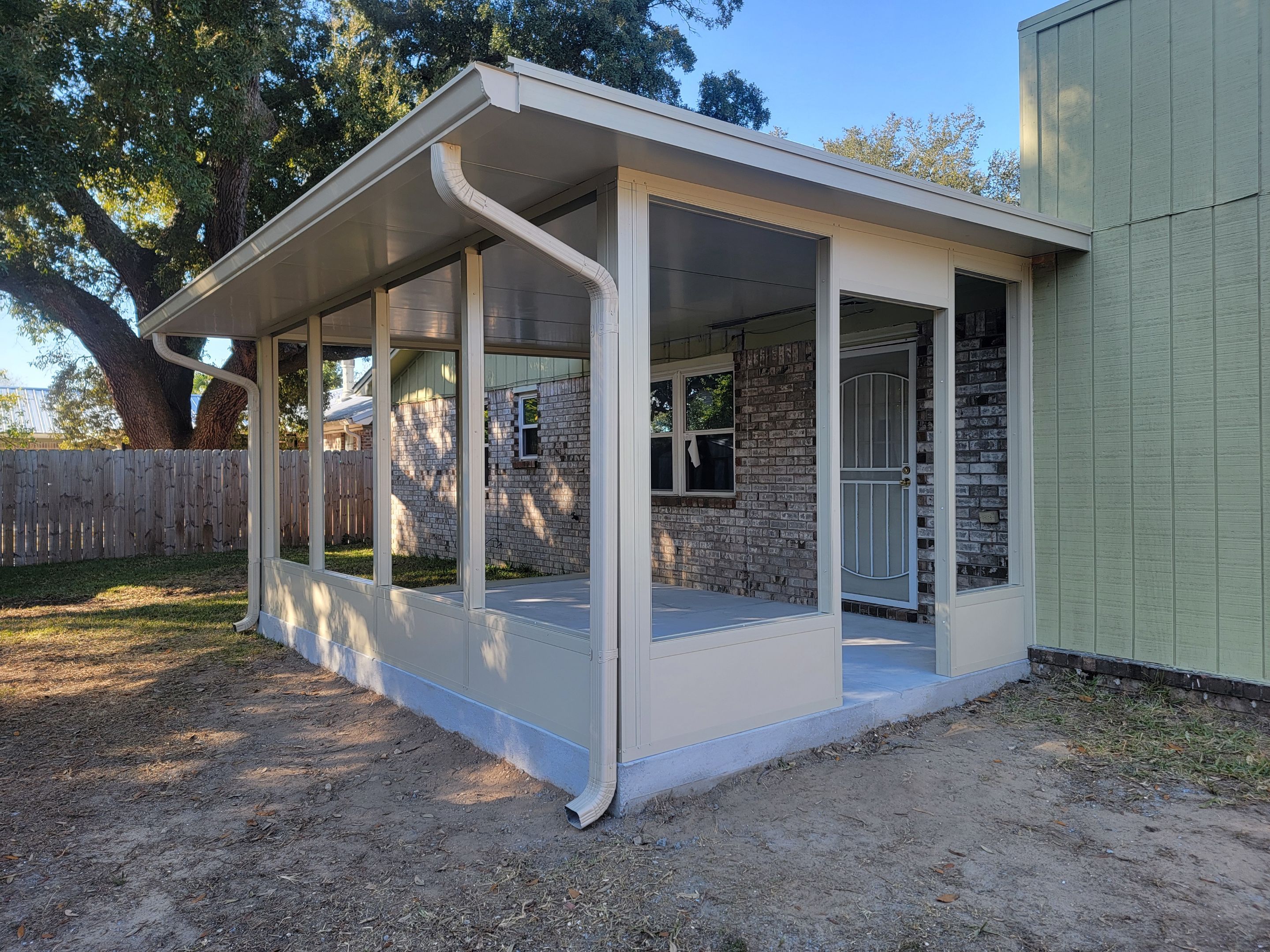 Screen Room in Pensacola by Titan Sunrooms