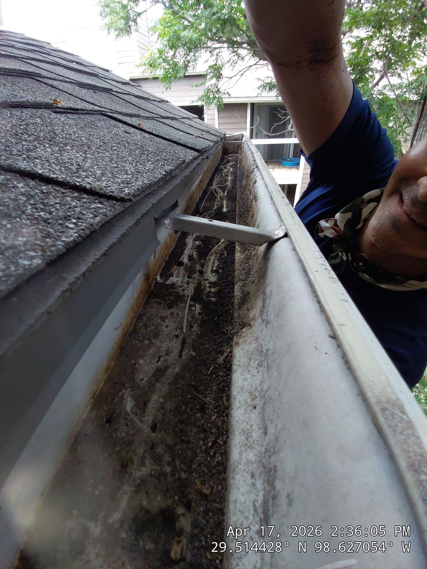 HOA gutter cleaning after photo.