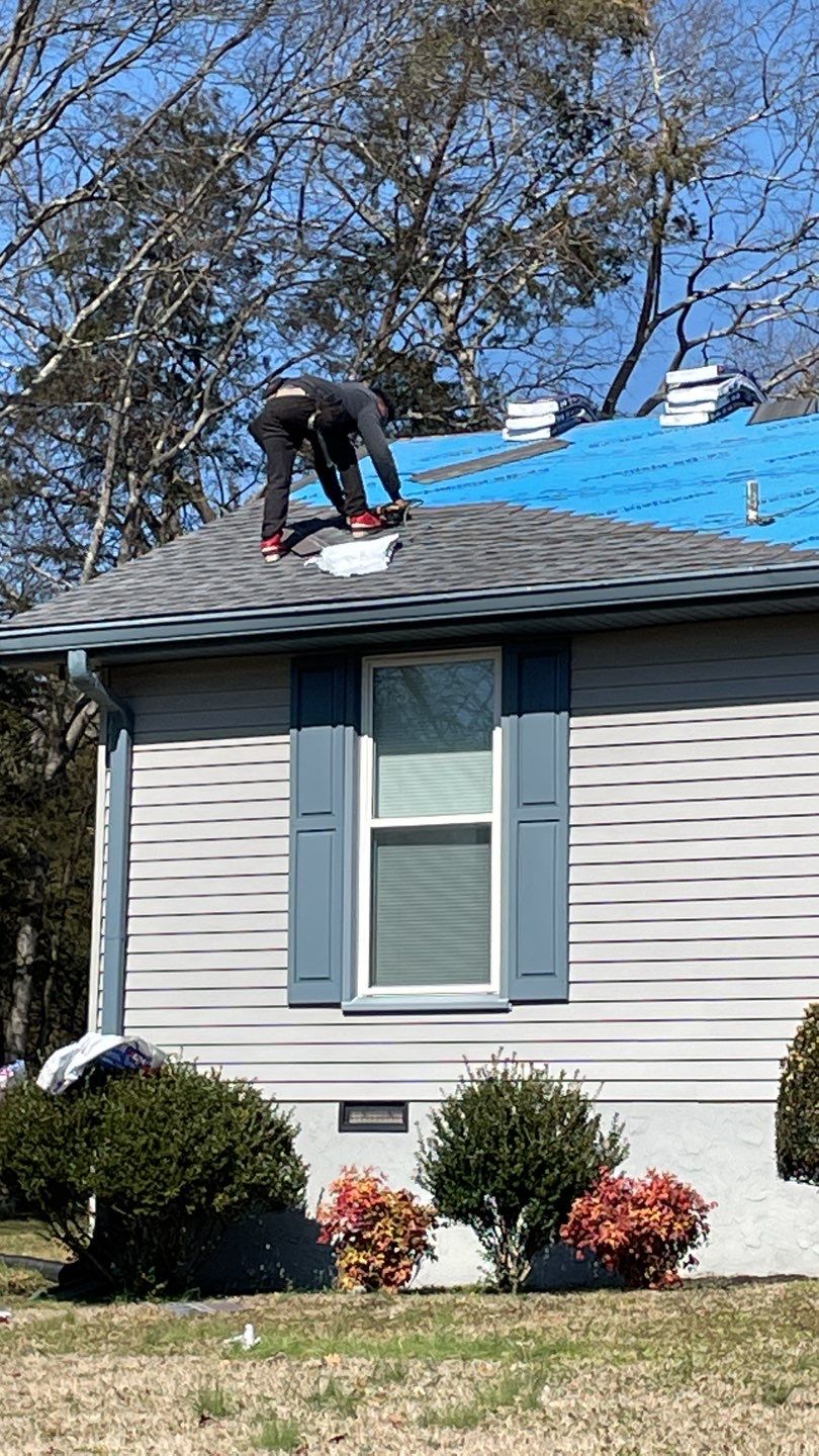 Residential Roofing Installation using Owens Corning Oakridge Roofing System by Undersun Roofing 
