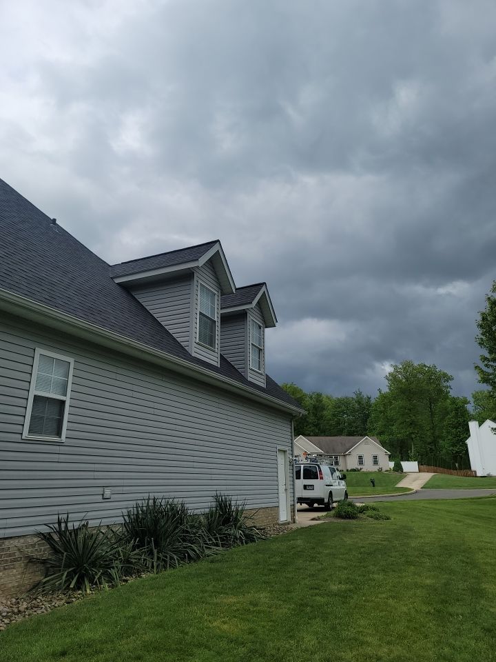 Brand: Atlas Pinnacle Color: Pristine Scotchgarde Black Drip: White by Eagle Eye Roofing