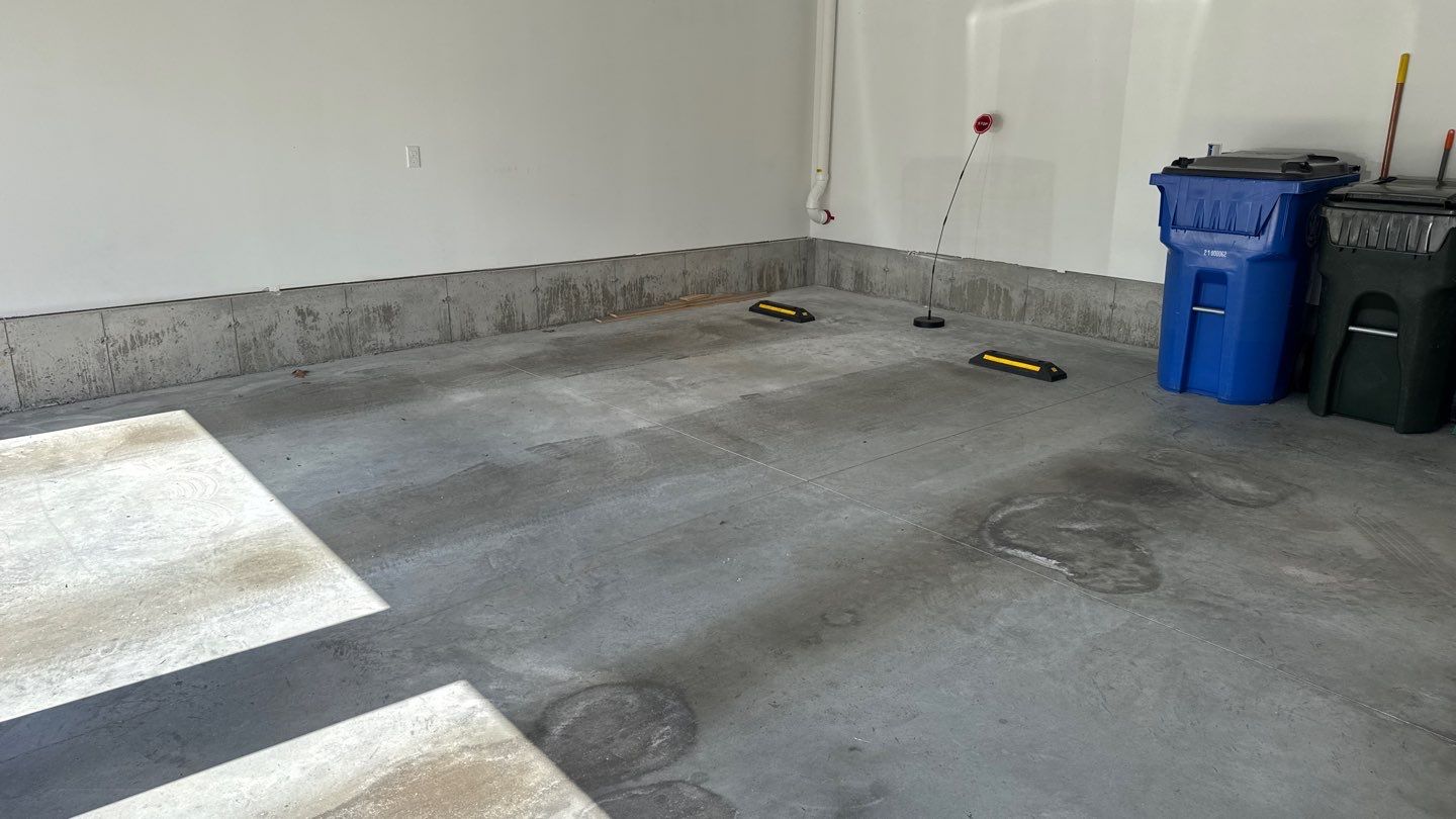 Garage in Londonderry, NH 03053 by Symphony Concrete Coatings