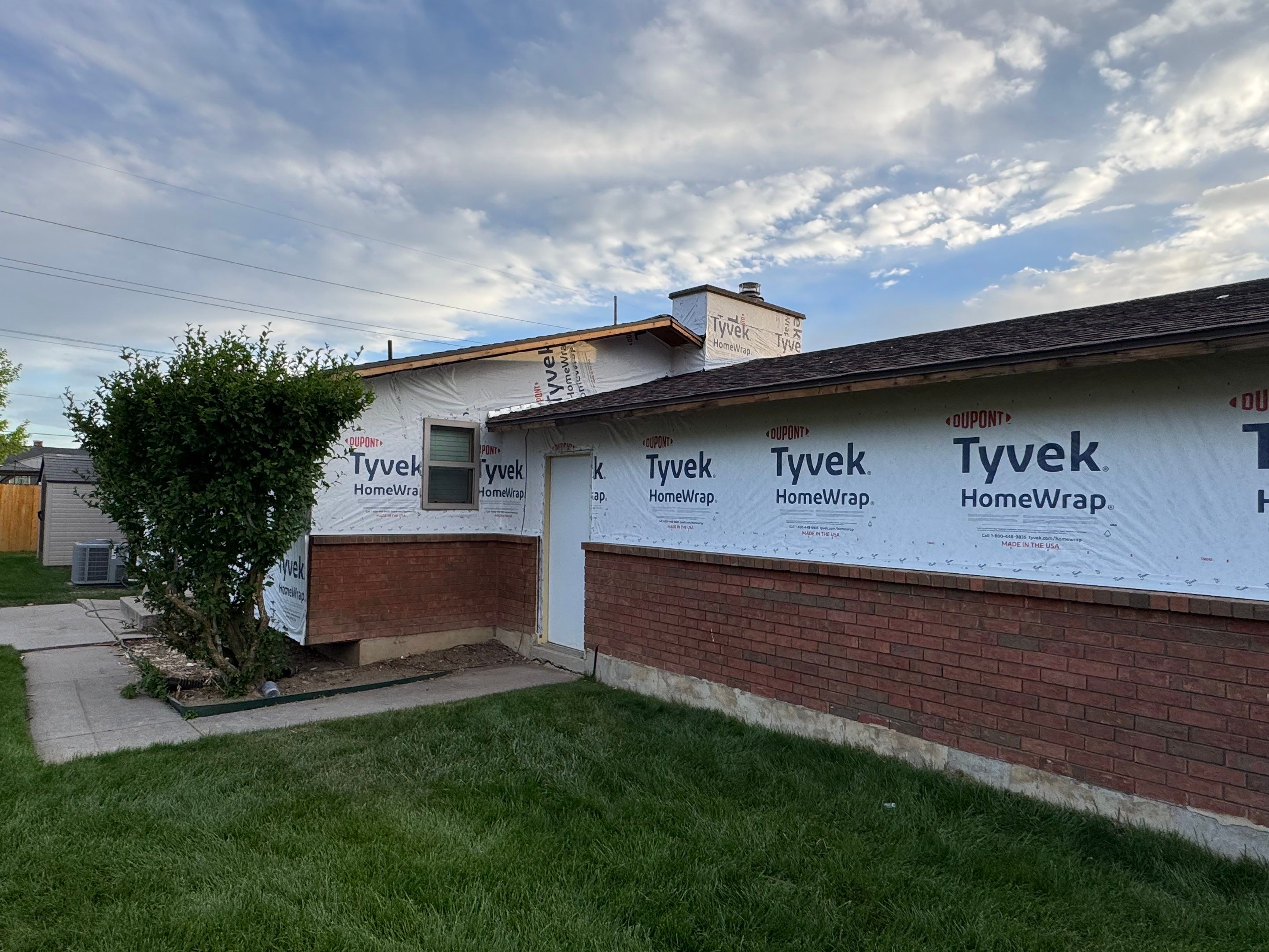 Orem | Hardie B&B and Lap Siding | Cobble Stone & Arctic White by Ideal Siding Utah