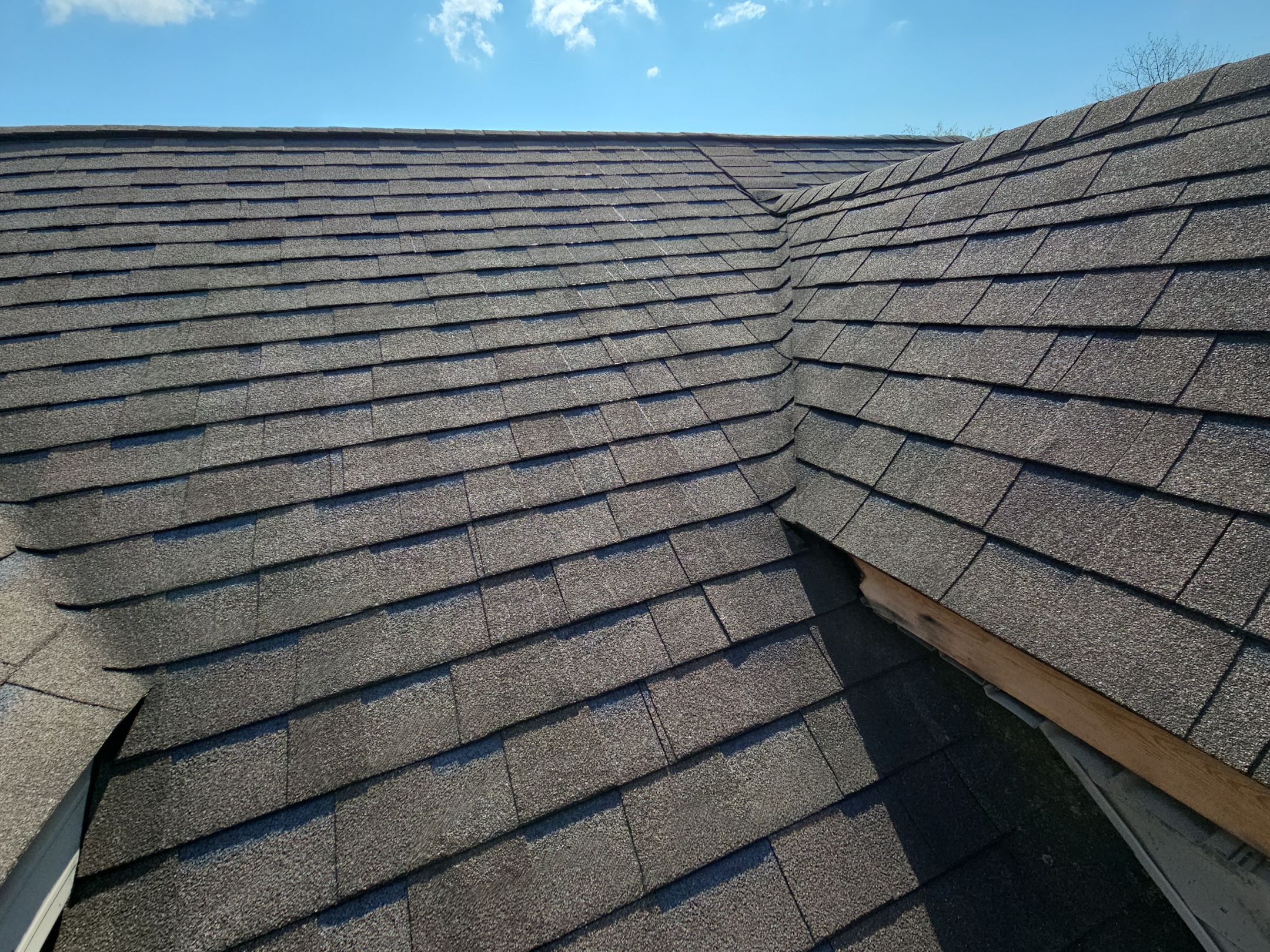 ATLAS PINNACLE COLOR: WEATHERED SHADOW by Eagle Eye Roofing
