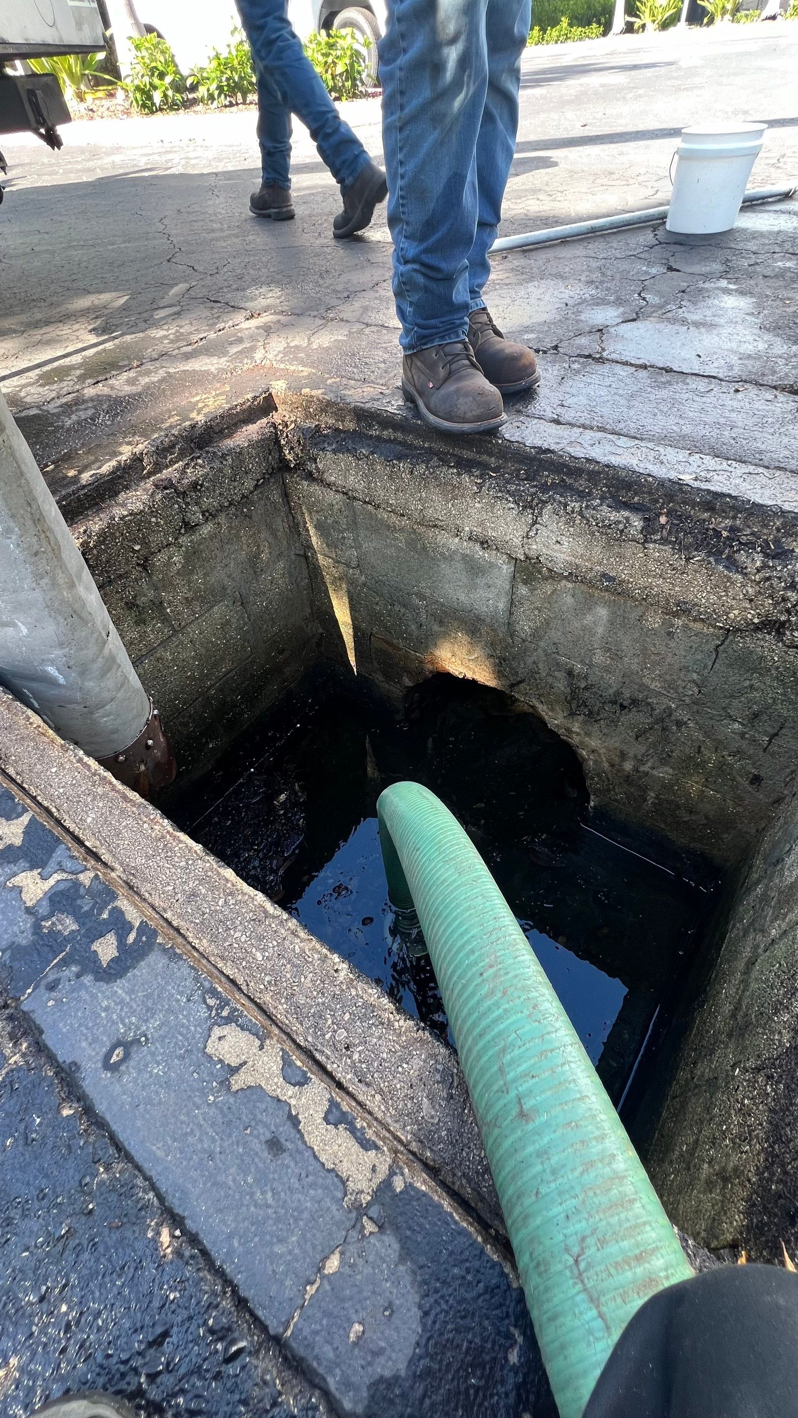 Marco Island Condo Stormwater System Maintenance and Standing Water Removal by APS Power & Water