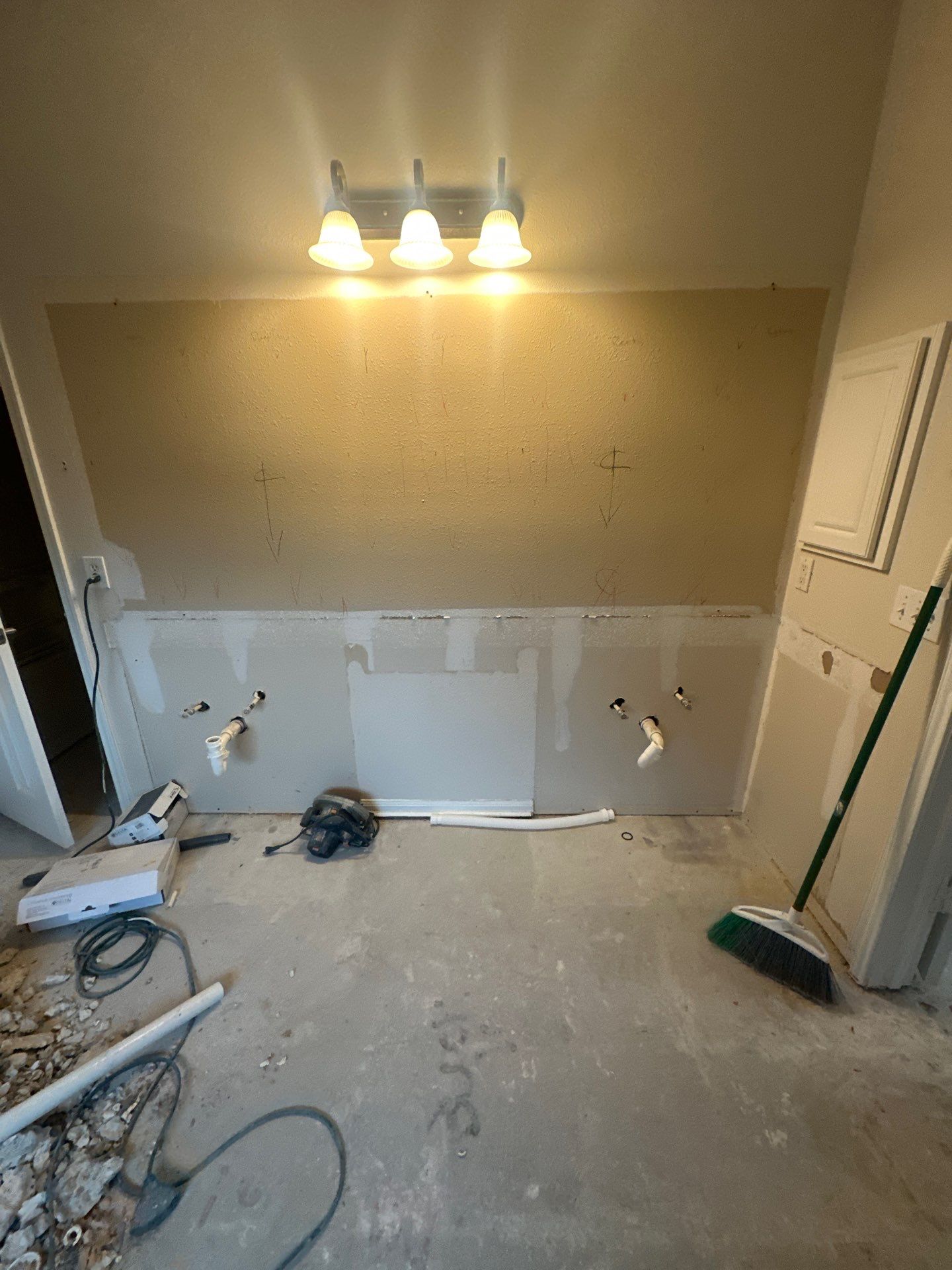 Bathroom and Ktichen Remodel in The Woodlands by SophAlx LLC