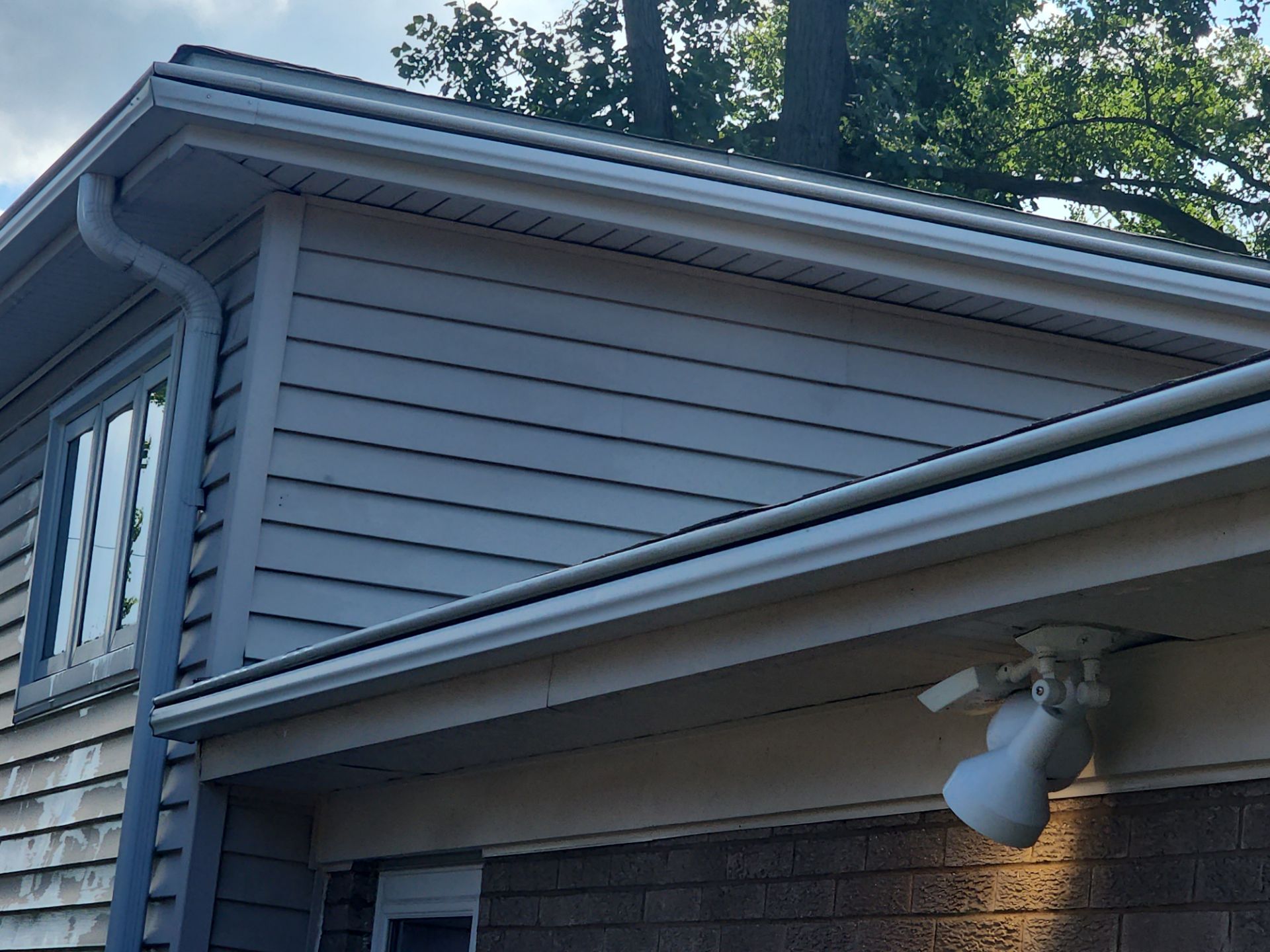 Exterior House, Detached Garage & Window Cleaning by Northern Power Washing LLC.