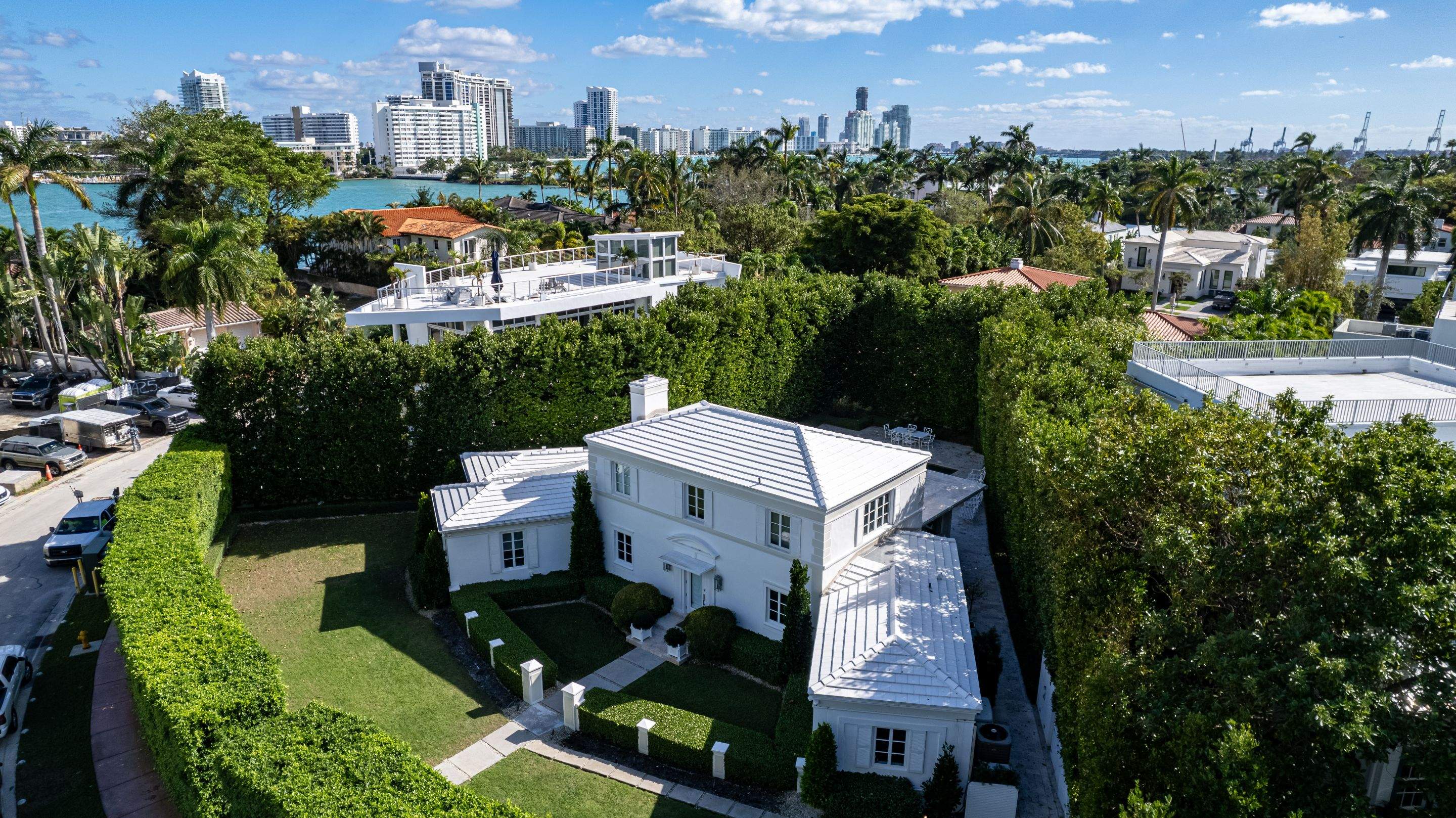 Crown - Windsor Slate - Polar White by Istueta Roofing