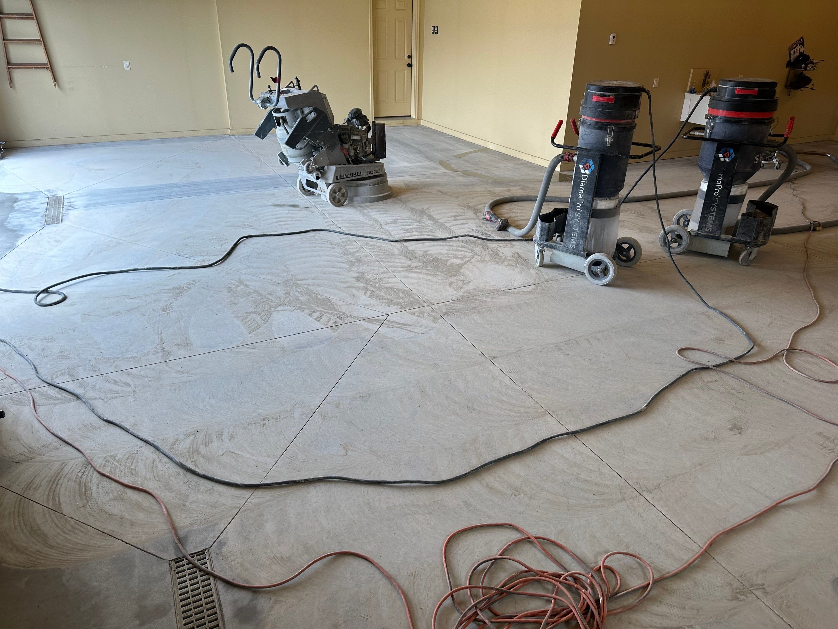 Sioux Falls Garage Floor Concrete Coating with Shoreline Flake Finish by Select Painting, Coatings & Garage Cabinets